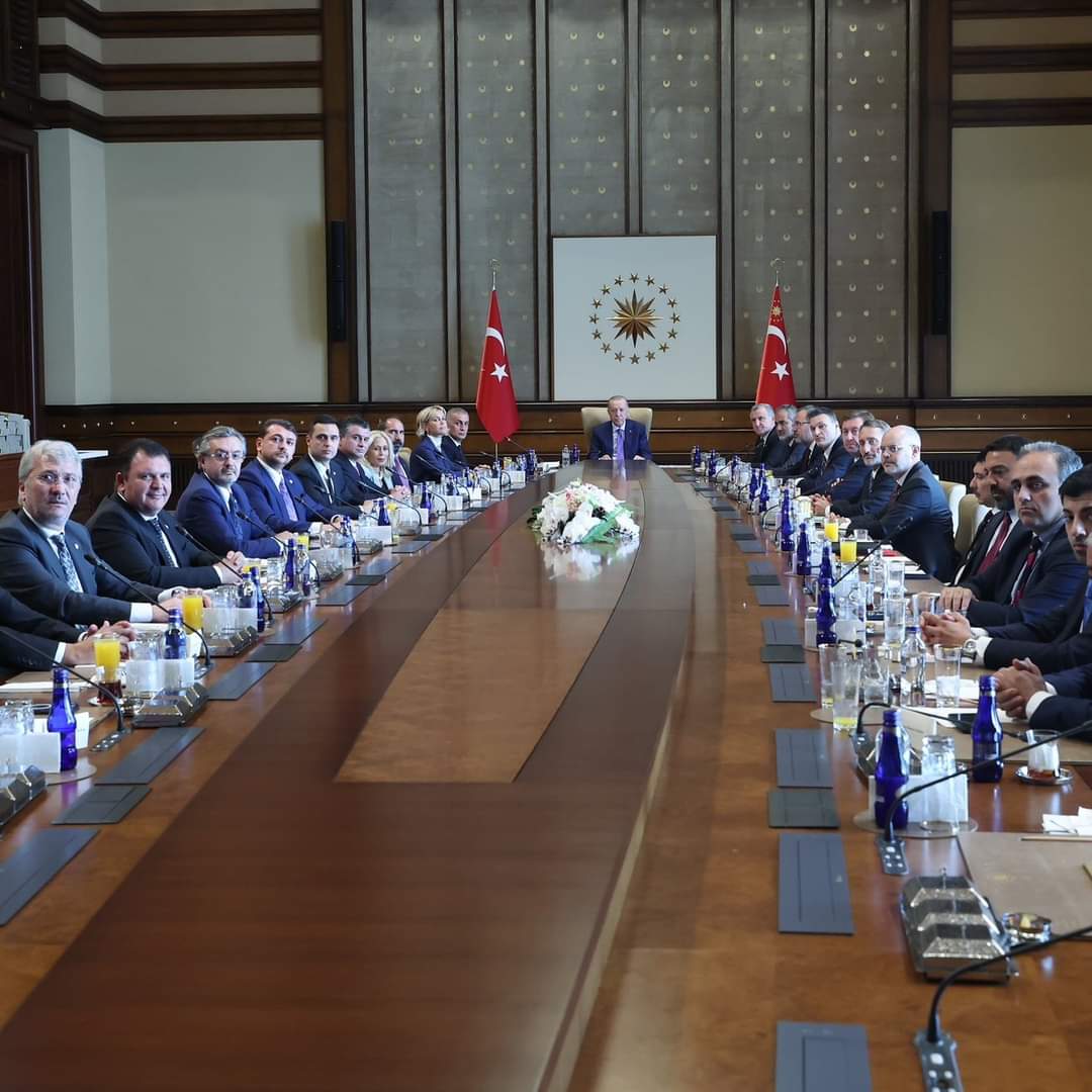 Cumhurbaşkanı Erdoğan'dan CHP'li Belediyelere Sert Eleştiriler: "Sosyal Tesisleri Meyhaneye Çeviriyorlar, Su Fiyatlarını Artırıyorlar"
