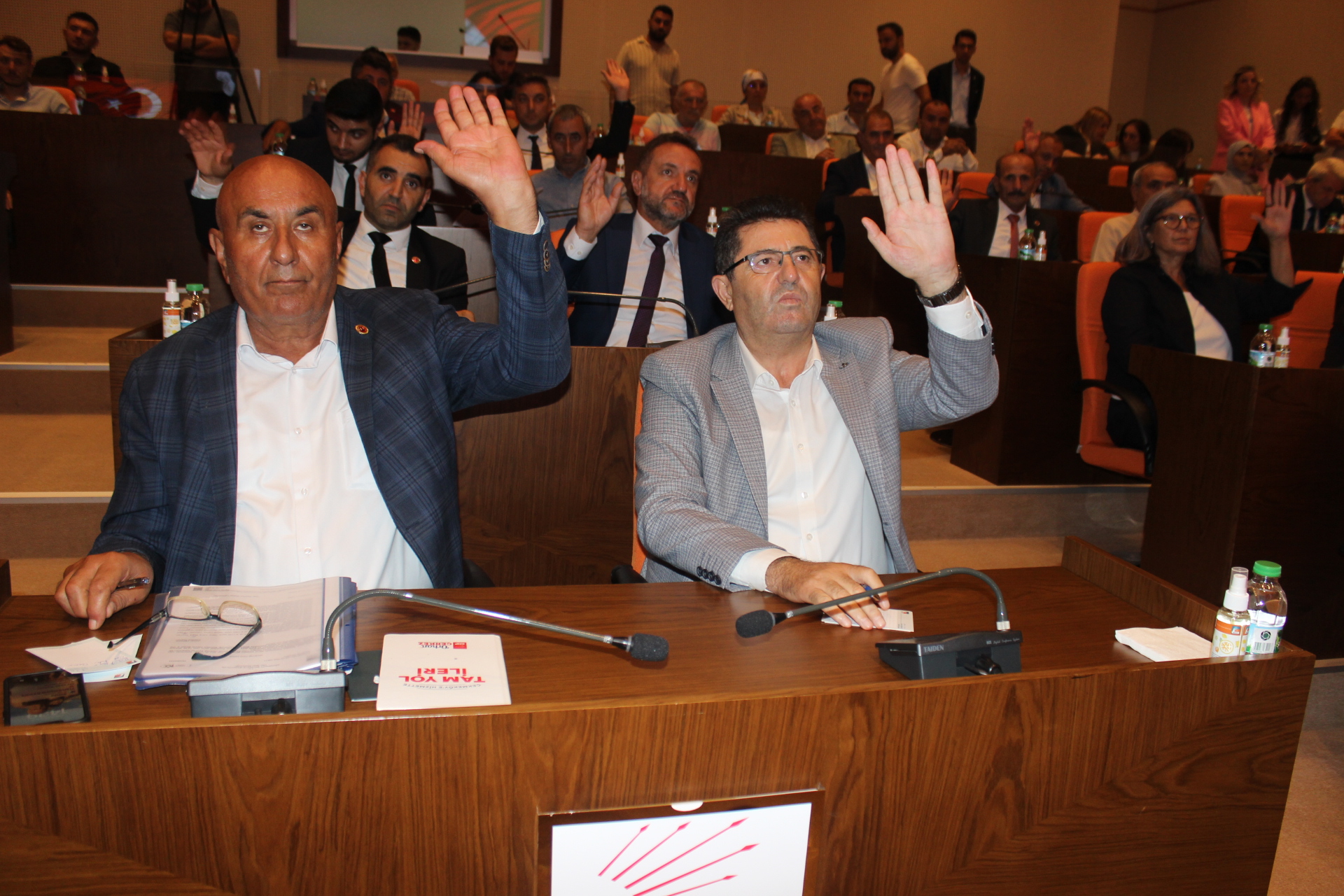 Çekmeköy'de Gündem: "Orhan Çerkez AK Parti'ye Geçecek" İddiaları Tartışma Yarattı