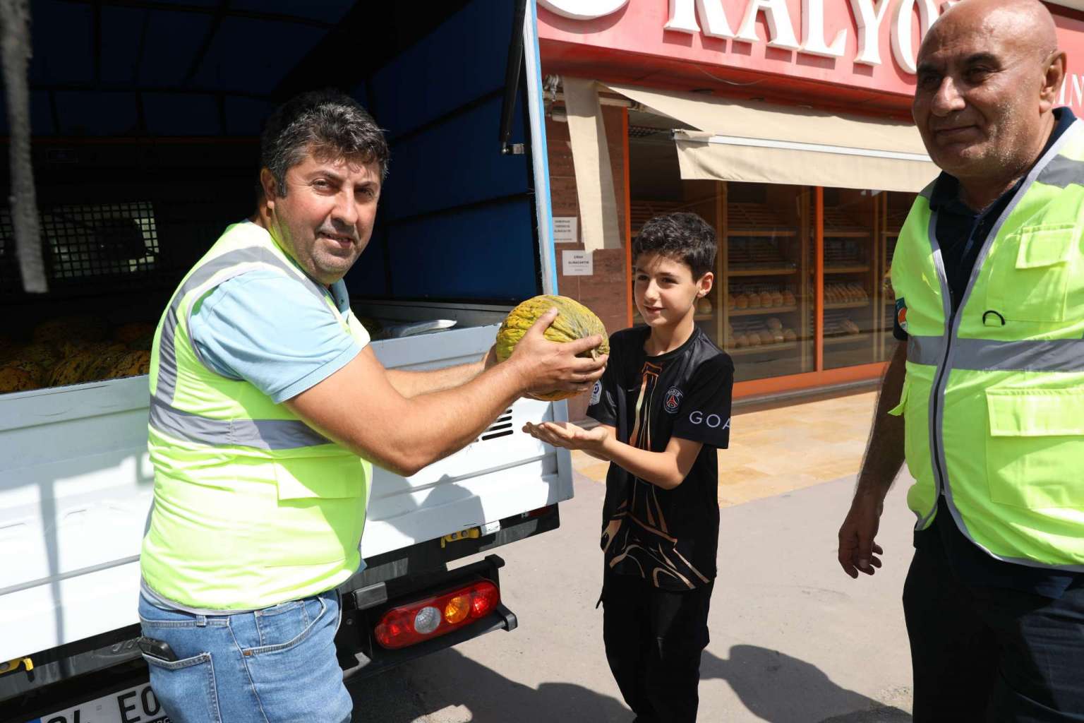 Çekmeköy Belediye Başkanı Orhan Çerkez, Sivas’ın Kavun Festivalinde Köylülerin Yanında