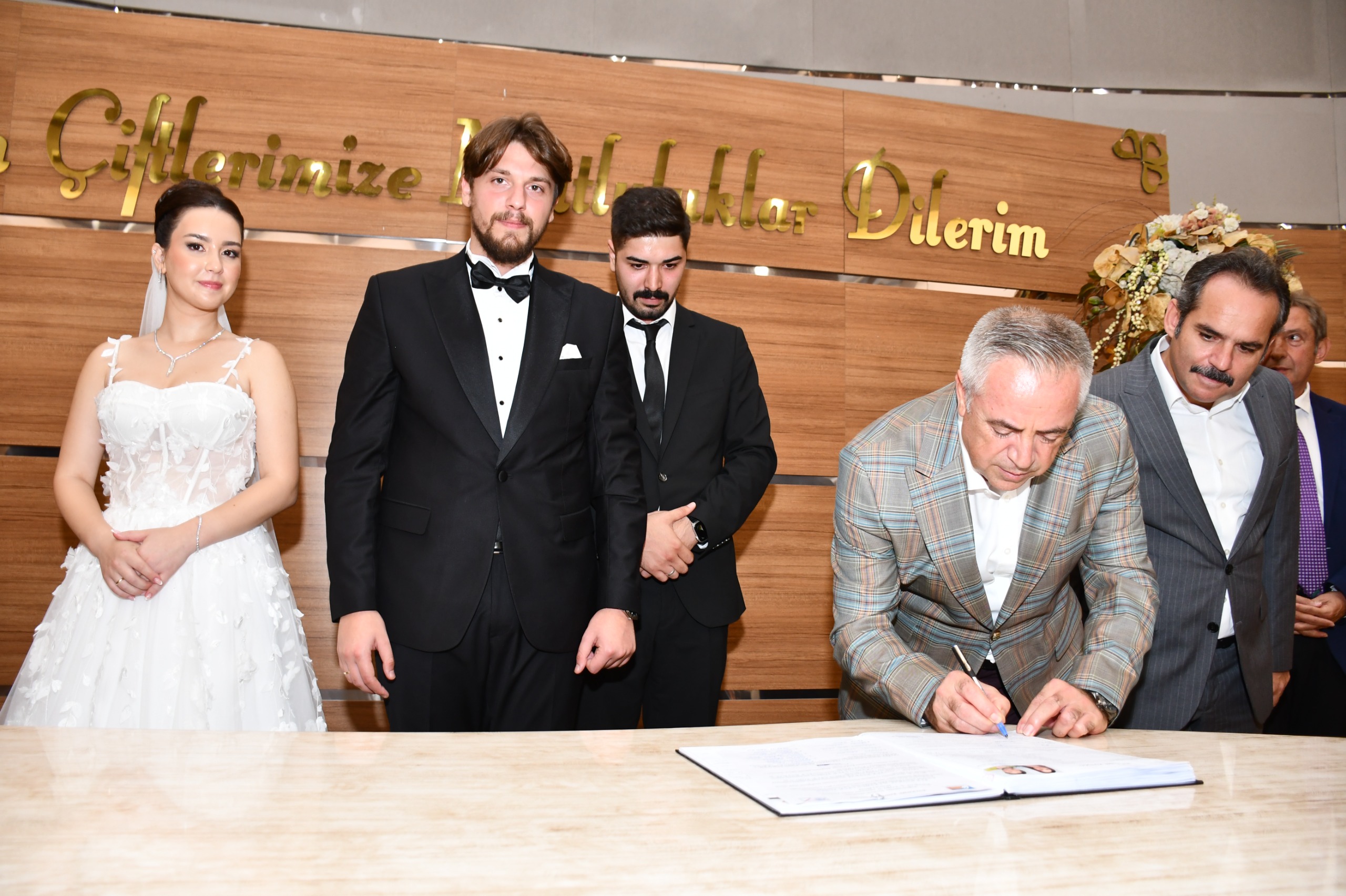 Torun Ailesi’nin Mutlu Günü: Ceyhun Ufuk Torun ve Ece Baykal Evlendi