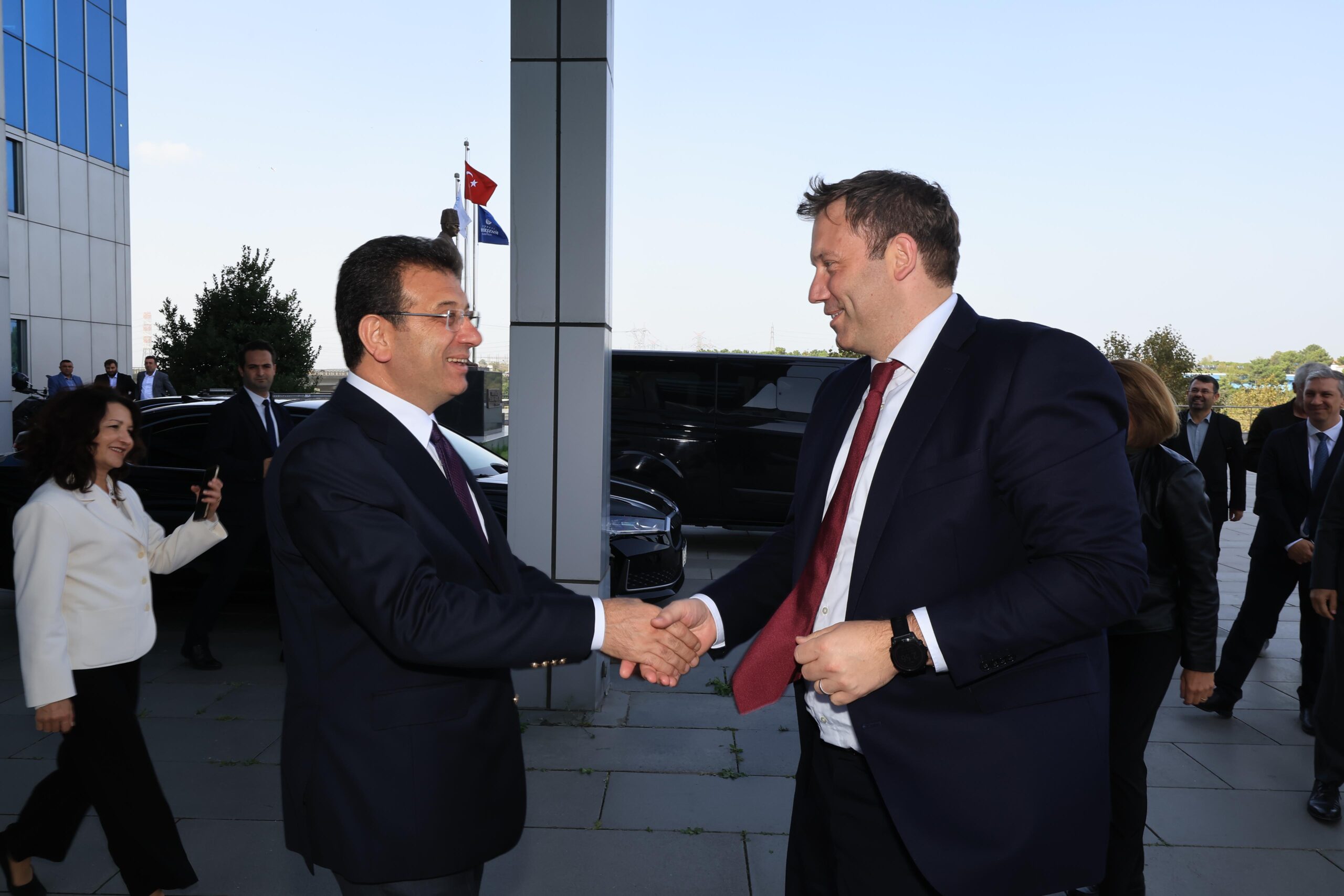 BAŞKAN İMAMOĞLU: DEMOKRAT ANLAYIŞIN SAHİBİ İNSANLARLA BİR ARAYA GELMEK, DÜNYANIN BARIŞINA VE HUZURUNA DA KATKI SUNACAKTIR 