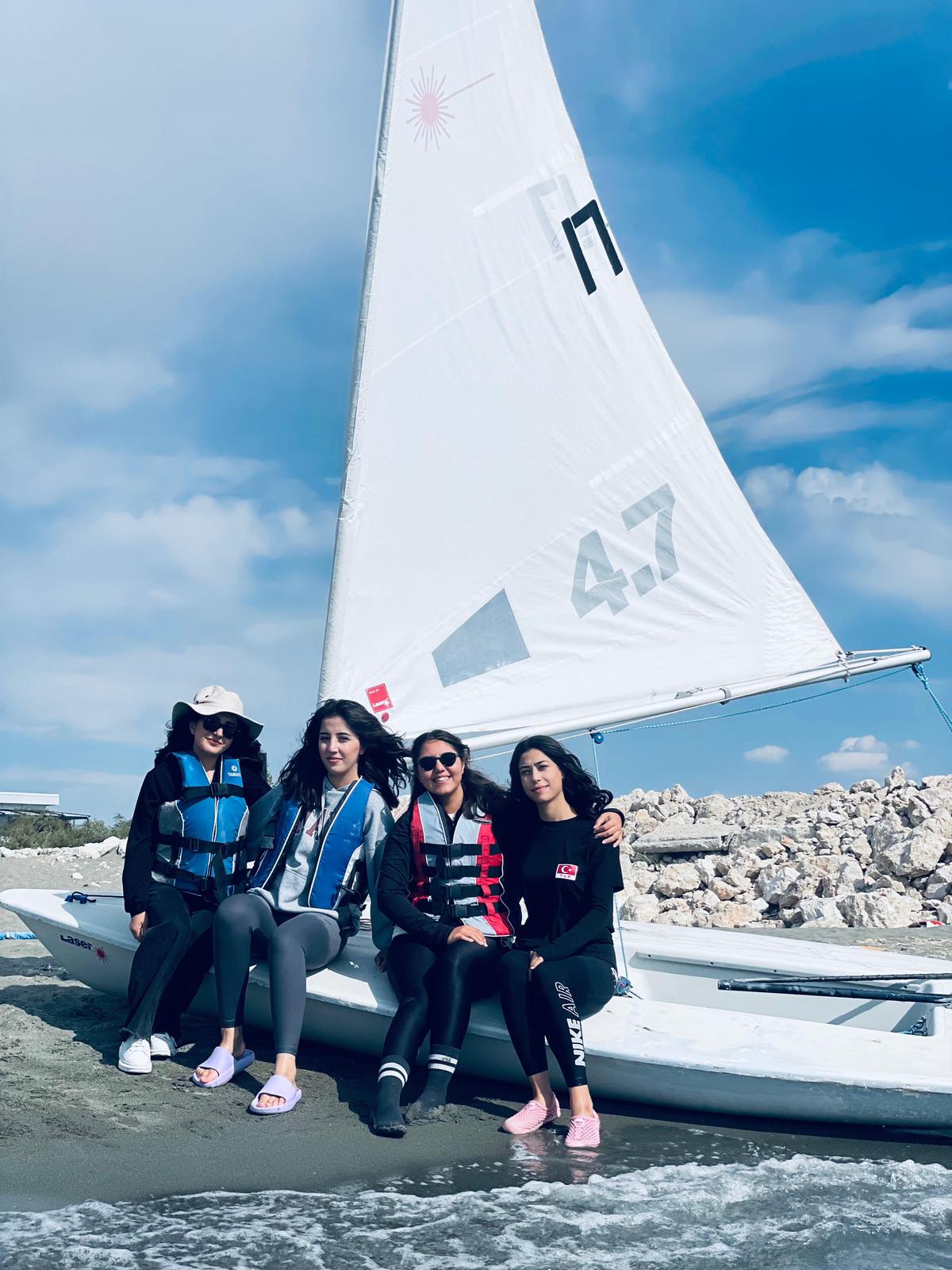 VAN’LI KADIN YELKENCİLER HAYALLERİNİ GERÇEKLEŞTİRMEYE İSTANBUL’A GELİYORLAR