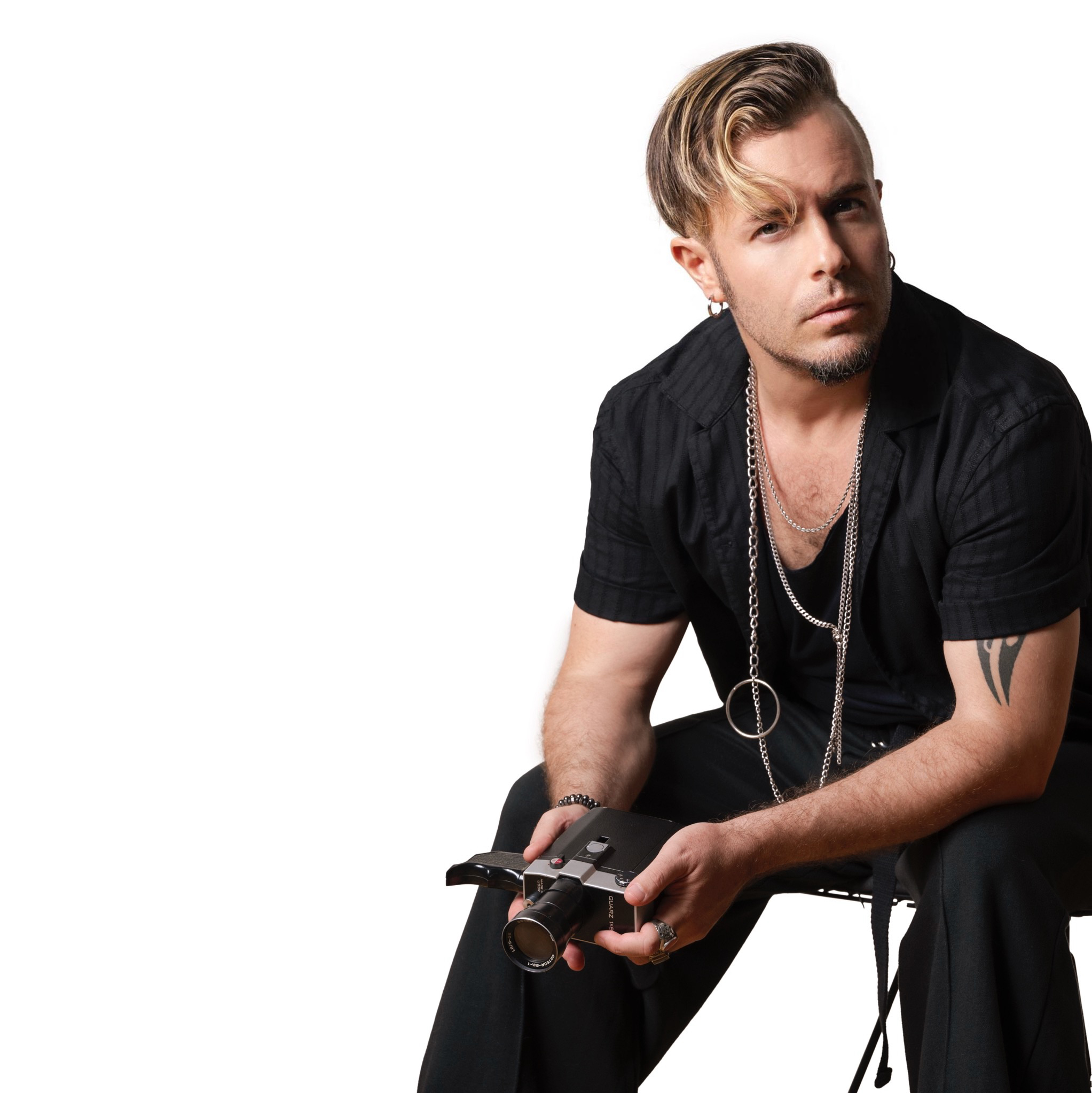 EMRE AYDIN’DAN YENİ SINGLE ALARMI!