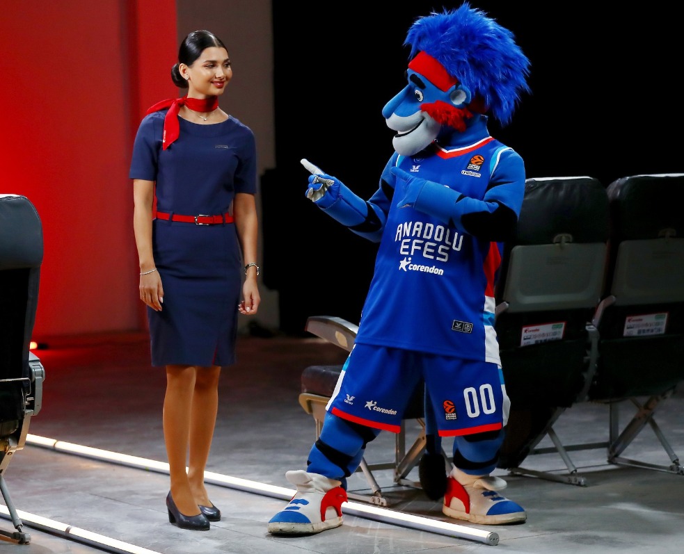 Corendon Airlines’dan Anadolu Efes Spor Kulübü ile birlikte eğlenceli uçak içi emniyet talimatları filmi