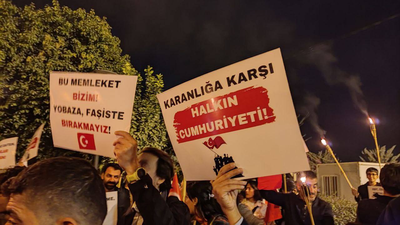 Defne’de yurtseverler Cumhuriyet için gericiliğe karşı buluştu: ‘Bu memleket bizim!’