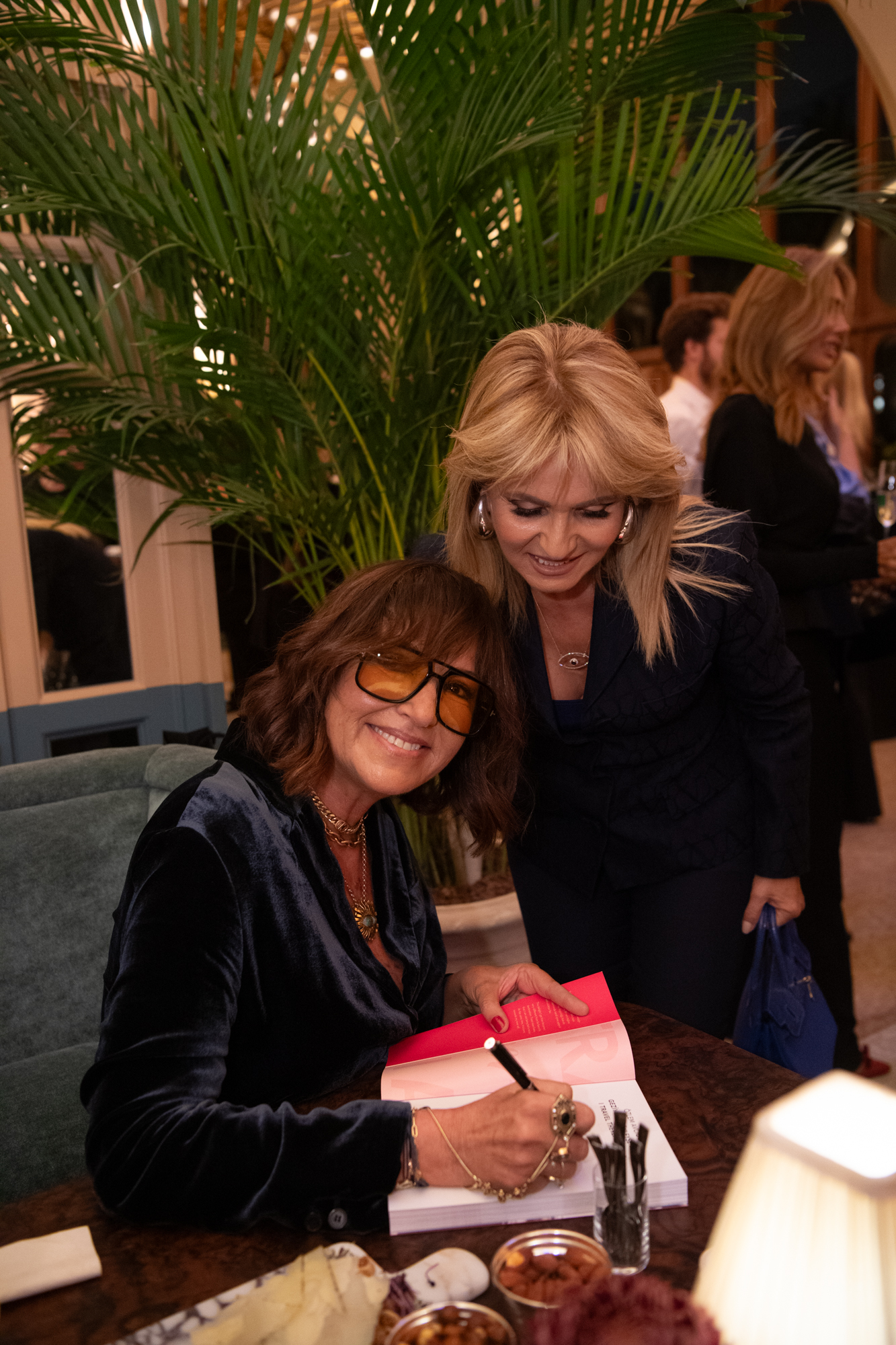 ÖZLEM AVCIOĞLU’NUN YENİ KİTABI “GEZİYORUM ÖYLEYSE VARIM”IN LANSMANI SEYAHAT TUTKUNLARINI BARDOT’TA BULUŞTURDU