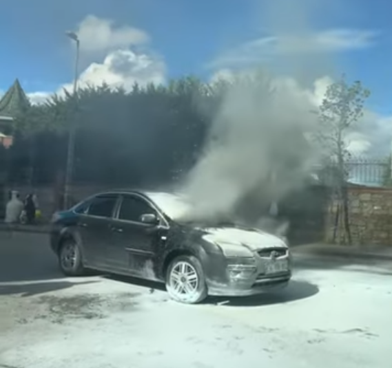 Çekmeköy’de Seyir Halindeki Araç Alev Alev Yandı