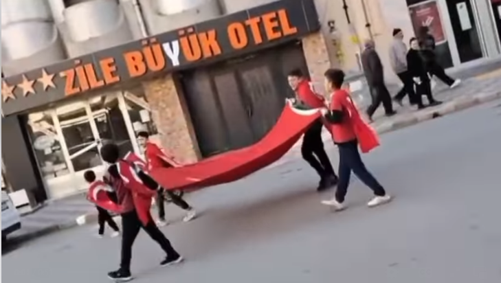 Cesur Yürekler: Zileli Çocuklardan Anlamlı 29 Ekim Kutlaması