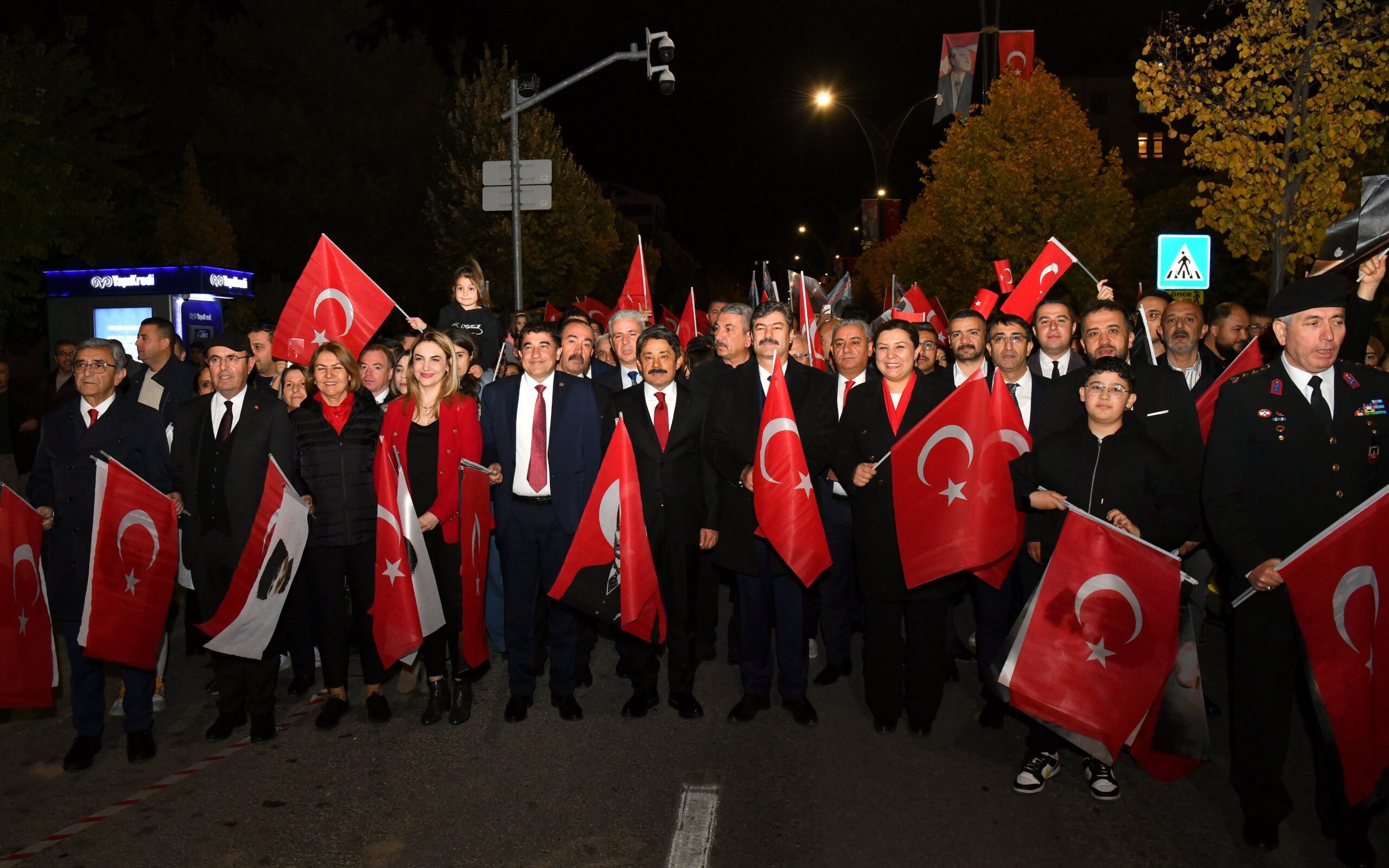 Kırşehir’de Cumhuriyet Bayramı Coşkusu: Fener Alayı Şöleni