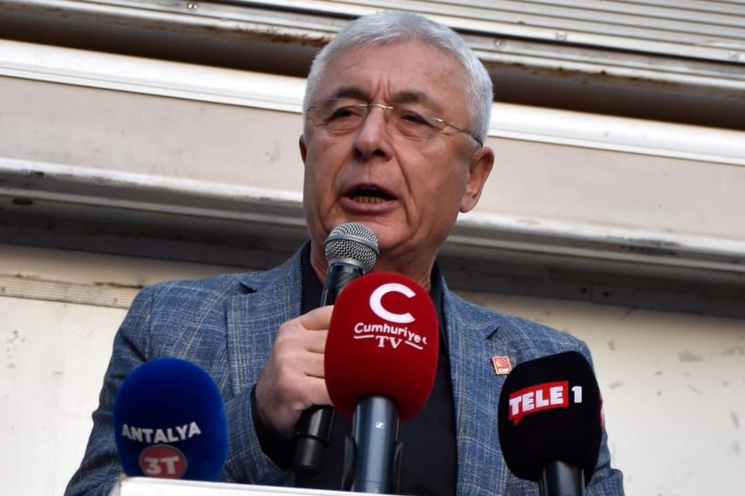 Antalya’da Basın Açıklaması: Prof. Dr. Ahmet Özer’e Destek