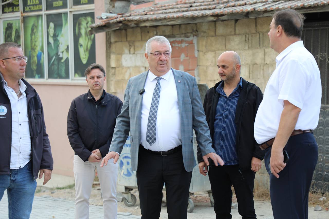 BAŞKAN ERTAŞ SAHADA ÇALIŞMALARI TAKİP ETTİ  “47 MAHALLEYE EŞİT HİZMET İÇİN ÇALIŞIYORUZ”