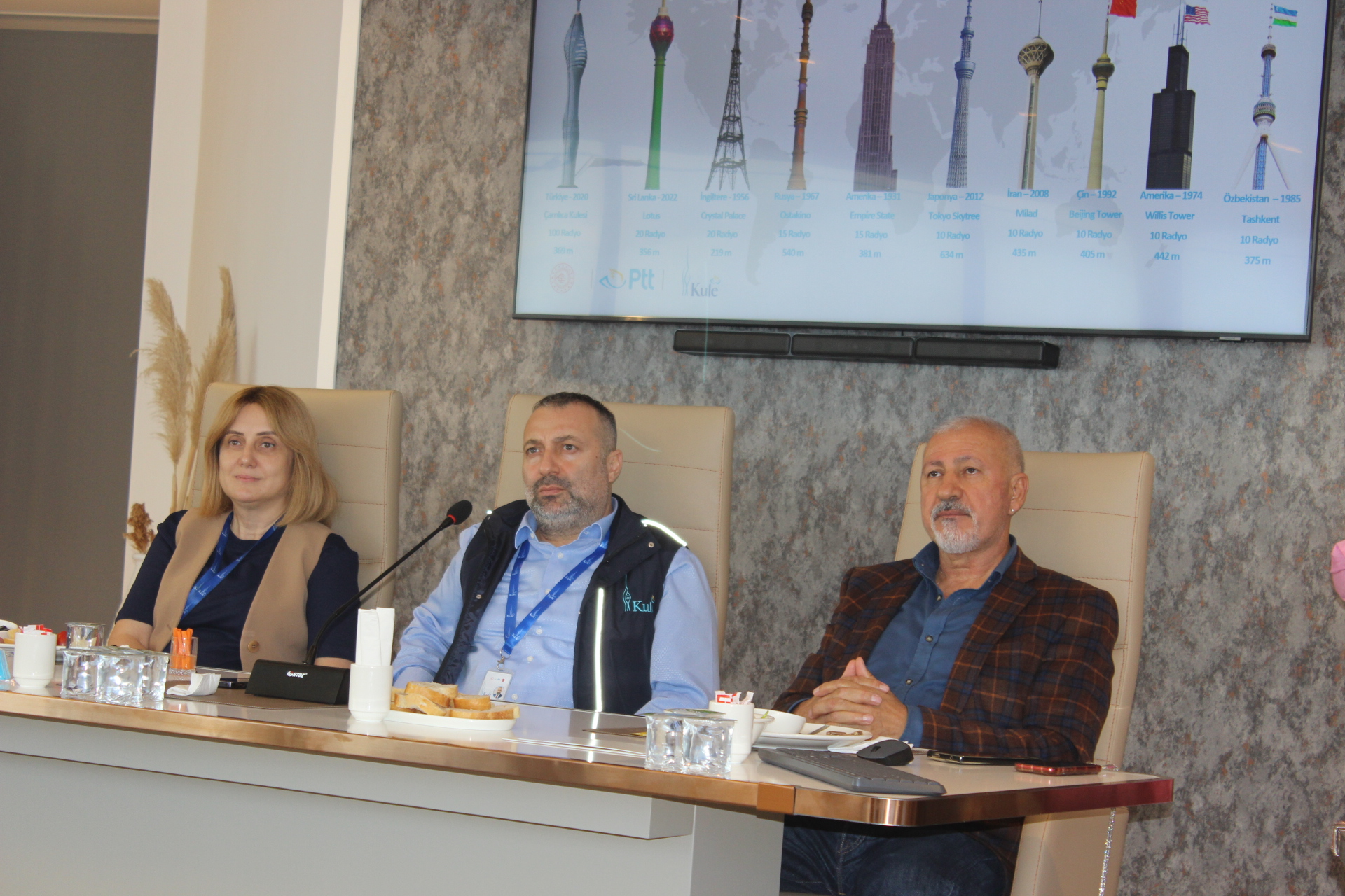 Çamlıca Kulesi’nde Uzay Yolculuğu: Basın Emekçileriyle Heyecan Verici Ziyaret