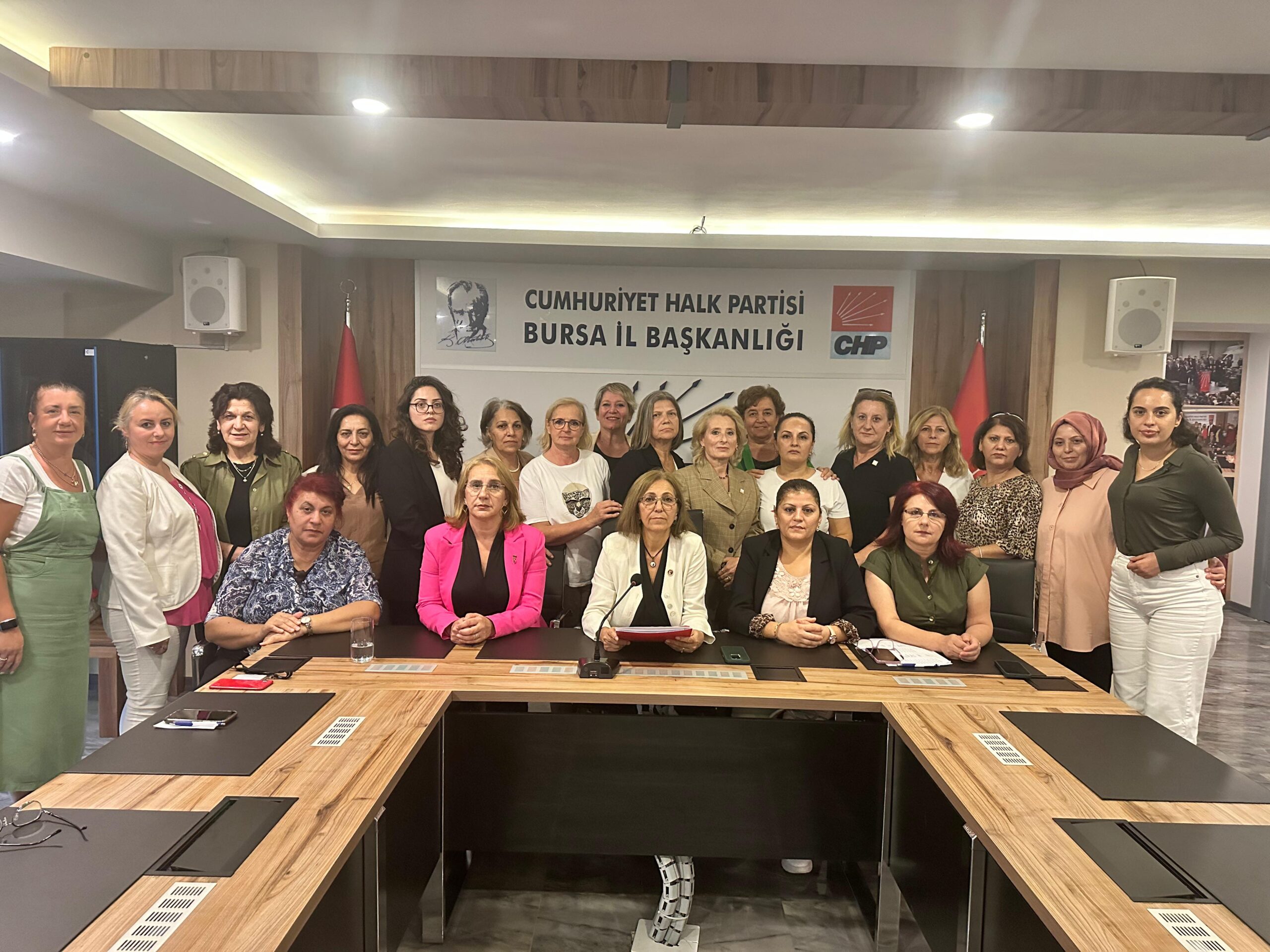 CHP BURSA İL KADIN KOLLARI: SOKAKLARDA HUZUR İSTİYORUZ