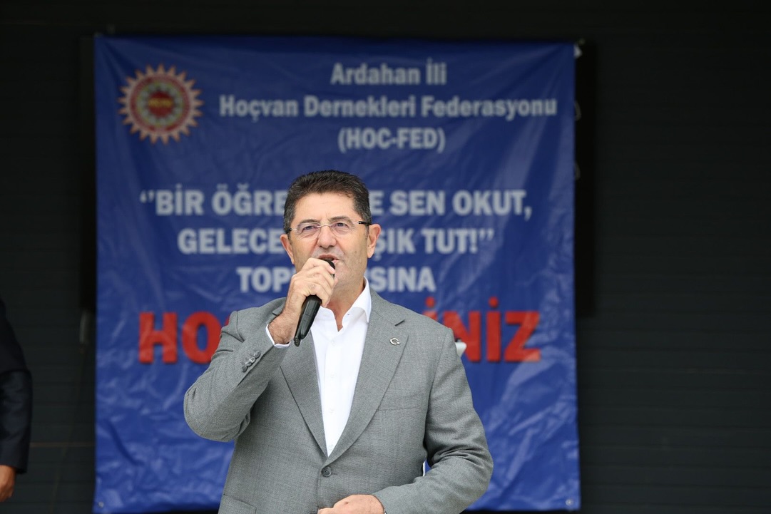 Çekmeköy Belediye Başkanı Çerkez, Kız Çocukları için Burs Programına Ev Sahipliği Yaptı