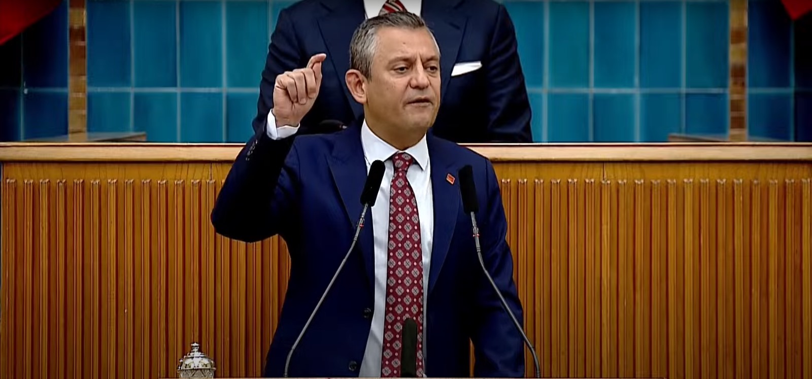 Özgür Özel: “Cumhuriyet Resepsiyonu, Milletin Evinde Yapılmalı”