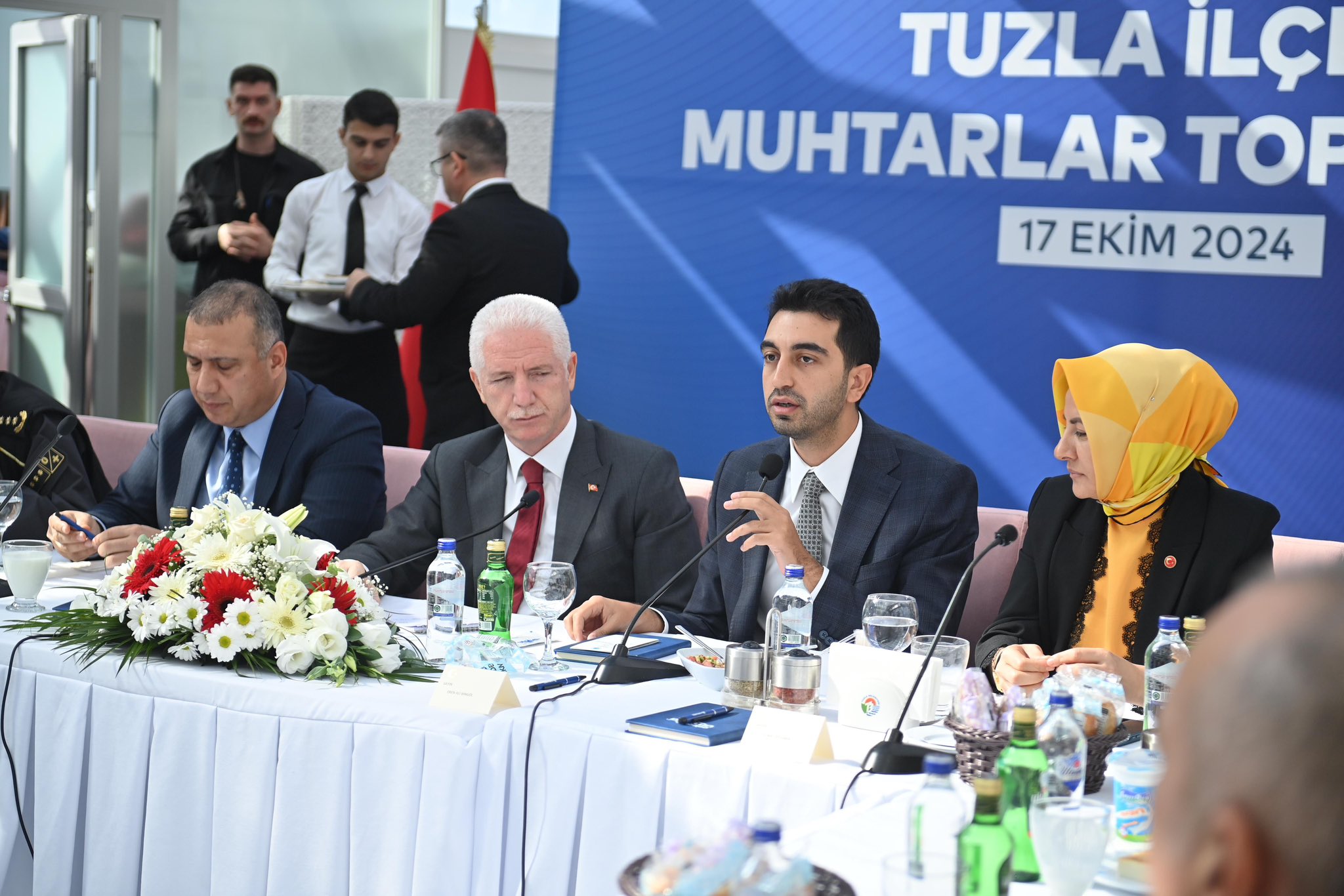 Tuzla Belediye Başkanı Eren Ali Bingöl, Muhtarlarla Toplantı Düzenledi