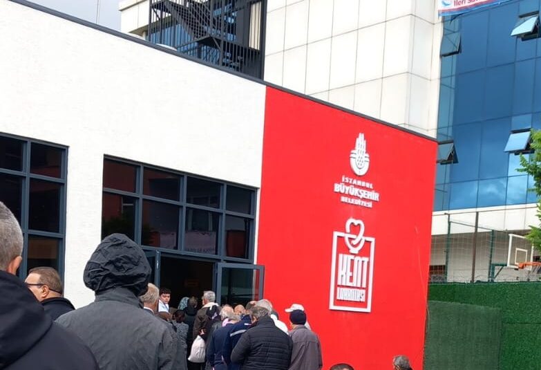 Sancaktepe Kent Lokantası, Sarıgazi Metro Çıkışı’nda Açıldı: Aileler ve Dar Gelirli Vatandaşlar Akın Ediyor