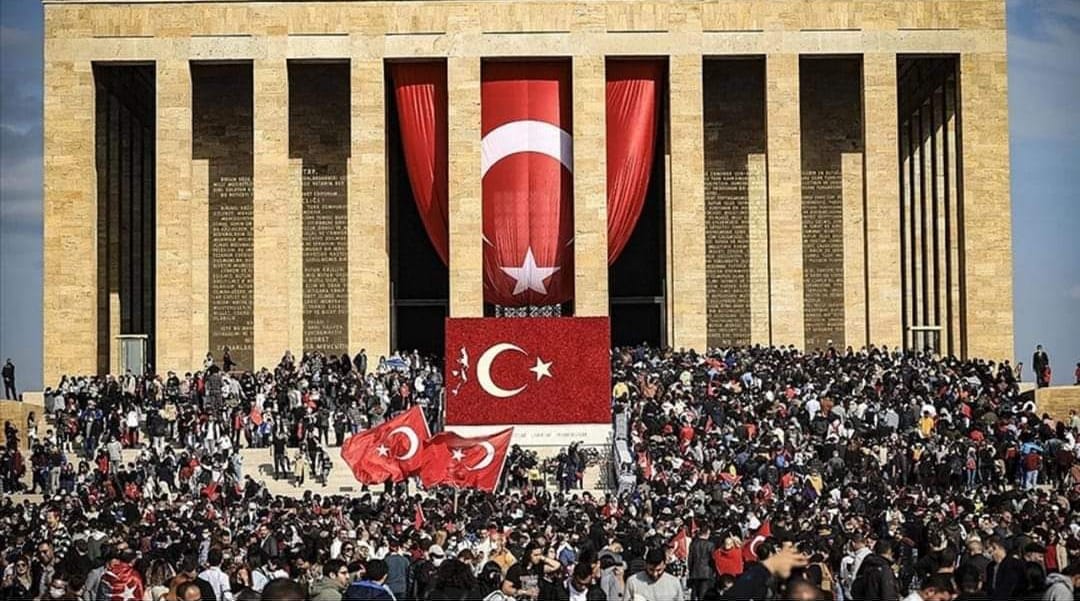 AŞIK VEYSEL MAHALLE MUHTARI HASGÜL BAKIR'DAN 23 NİSAN MESAJI