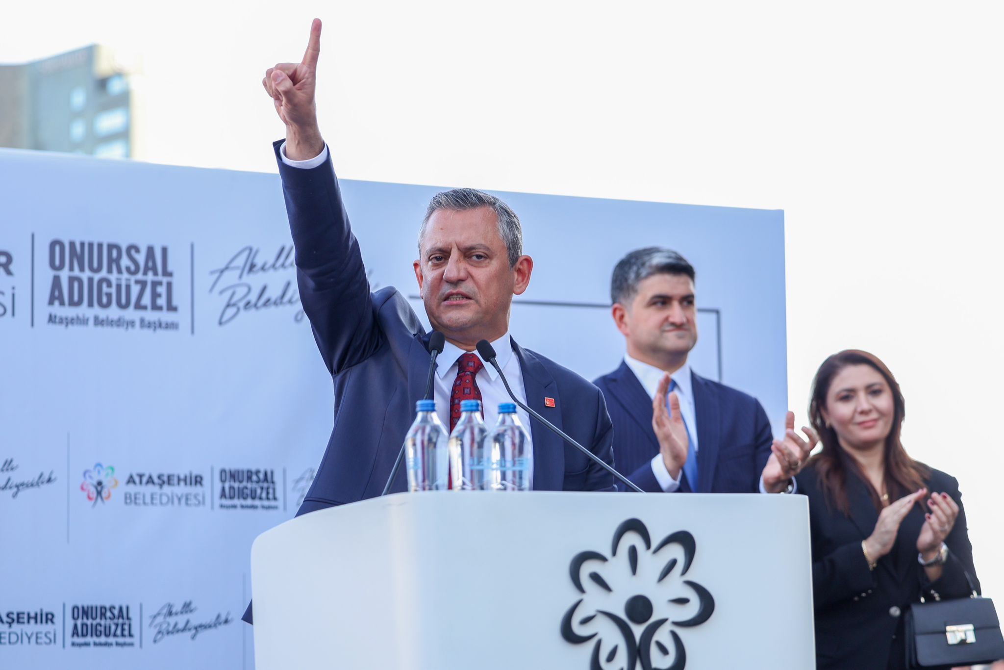 CHP Genel Başkanı Özgür Özel, Çekmeköy’de Törenlere Katıldı, Maltepe ve Ataşehir’de Halka Hitap Etti