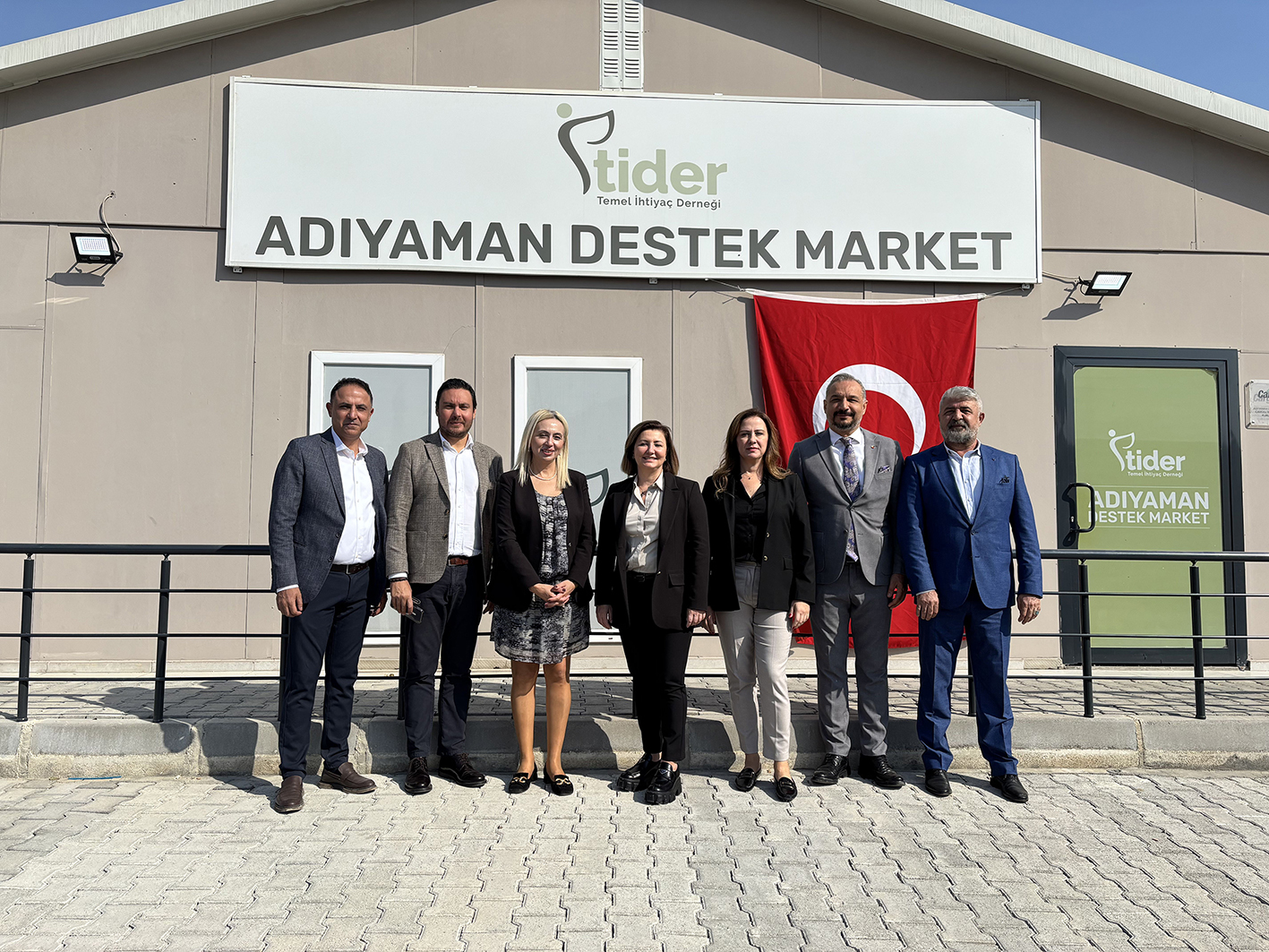 Adıyaman Destek Market’ten geçtiğimiz yıl 1.500 aile ve 6.600’den fazla vatandaş yardım aldı.  