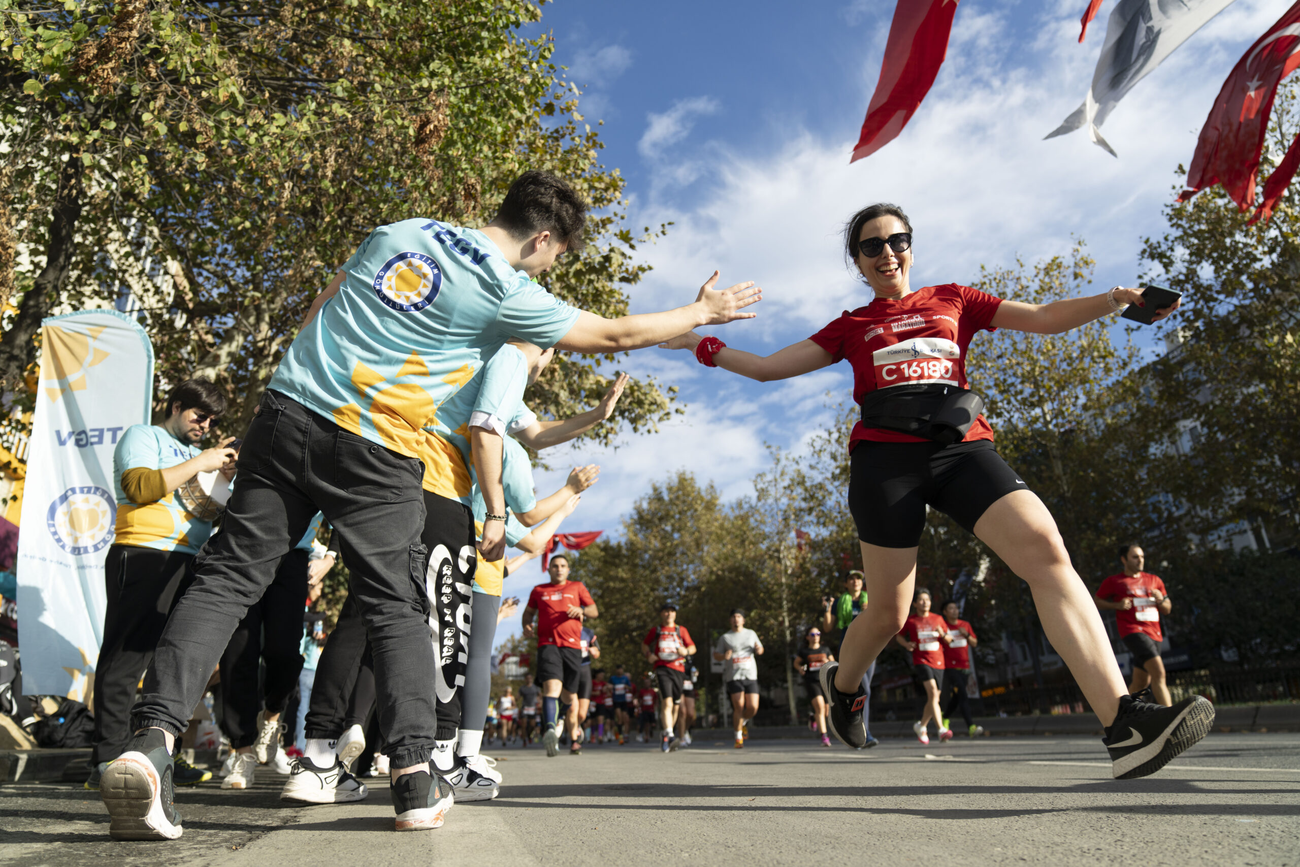  TEGV koşucuları 46. İstanbul Maratonu’nda adımlarını nitelikli eğitim desteği için atacak