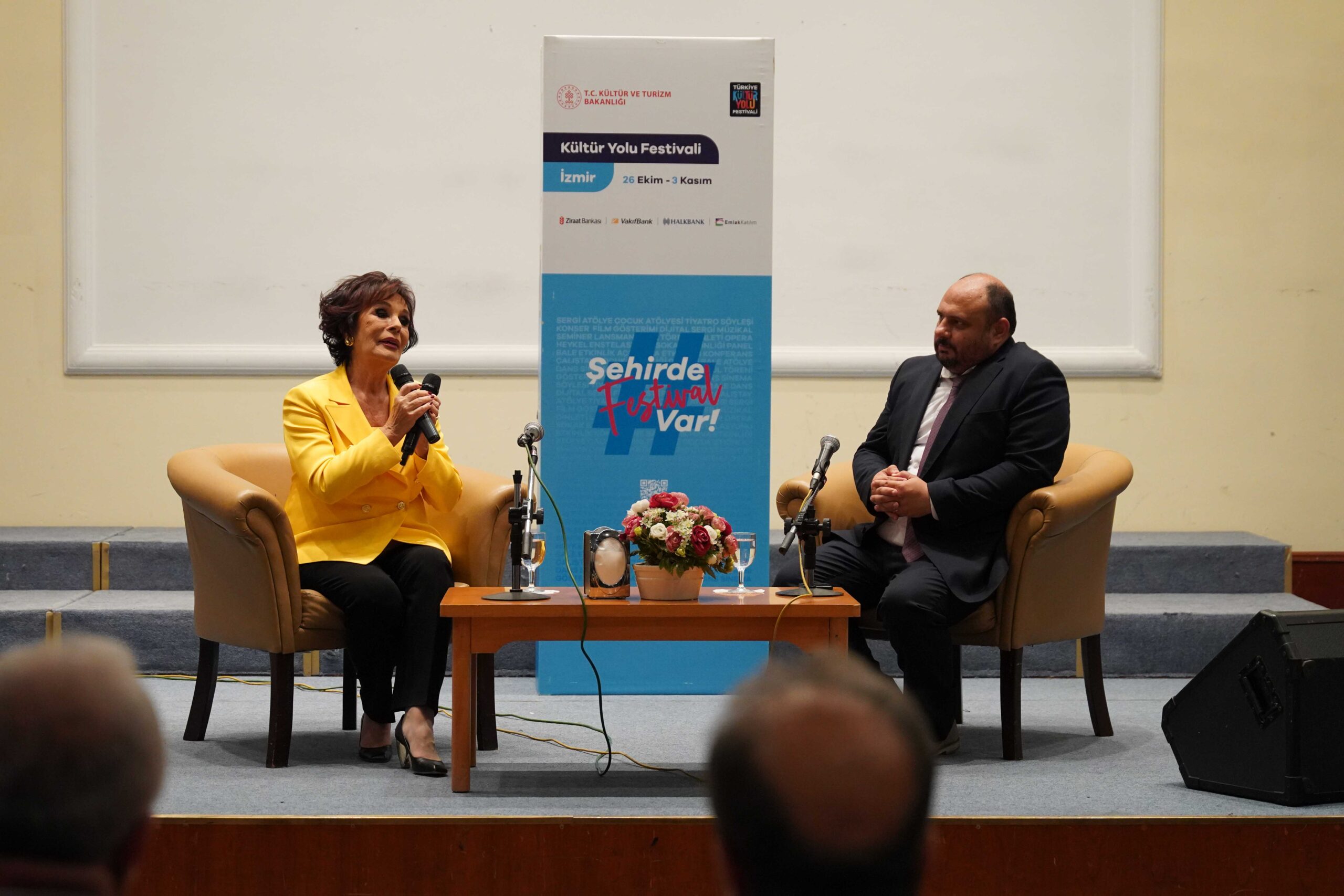 İZMİR KÜLTÜR YOLU FESTİVALİ’NDE  HÜLYA KOÇYİĞİT HUZUREVİ SAKİNLERİYLE BULUŞTU