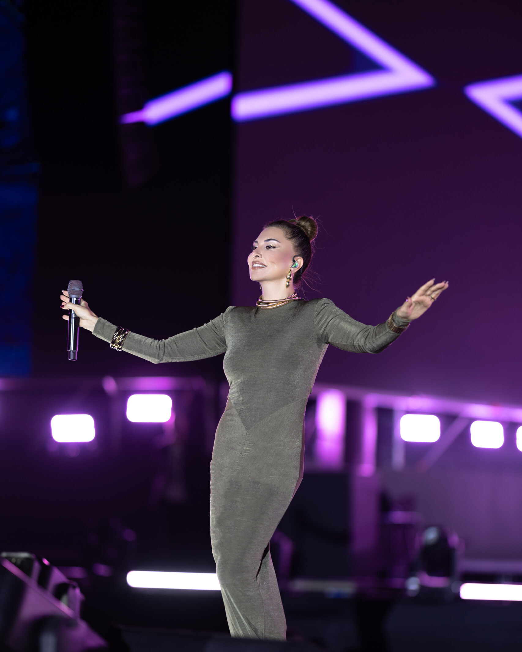 ANTALYA KÜLTÜR YOLU FESTİVALİ’NDE EBRU YAŞAR COŞKUSU 