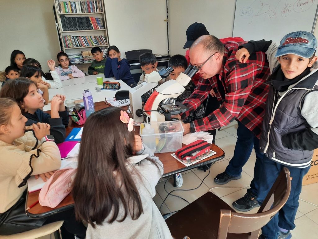 Öğretmenlerimizi Gericilikle Baş Başa Bırakmayacağız!