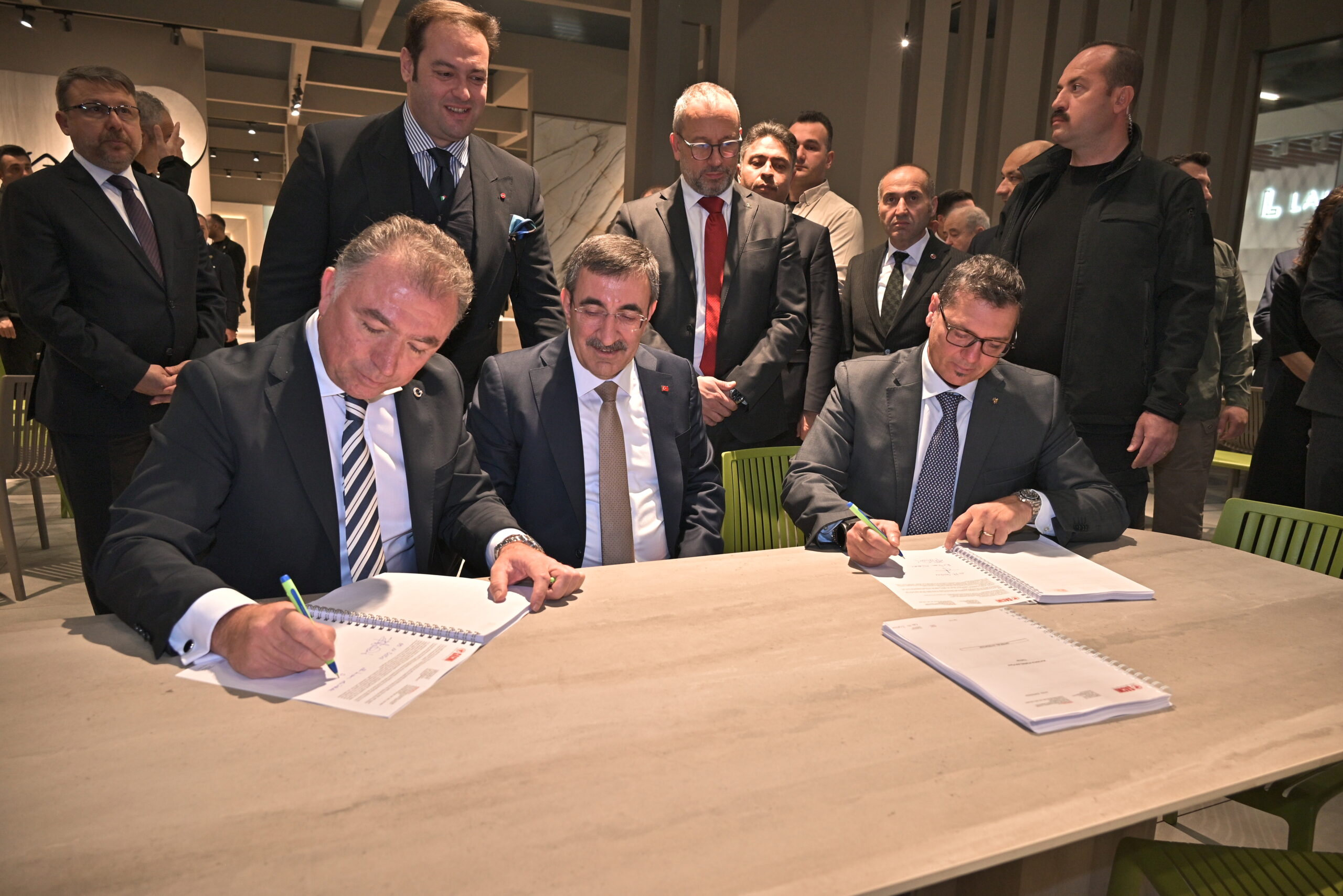 NG Kütahya Seramik, UNICERA 2024 Fuarı’nda Cumhurbaşkanı Yardımcısı Cevdet Yılmaz’ı Ağırladı ve 111 Milyon Euro’luk Teknoloji Yatırımını İmzaladı