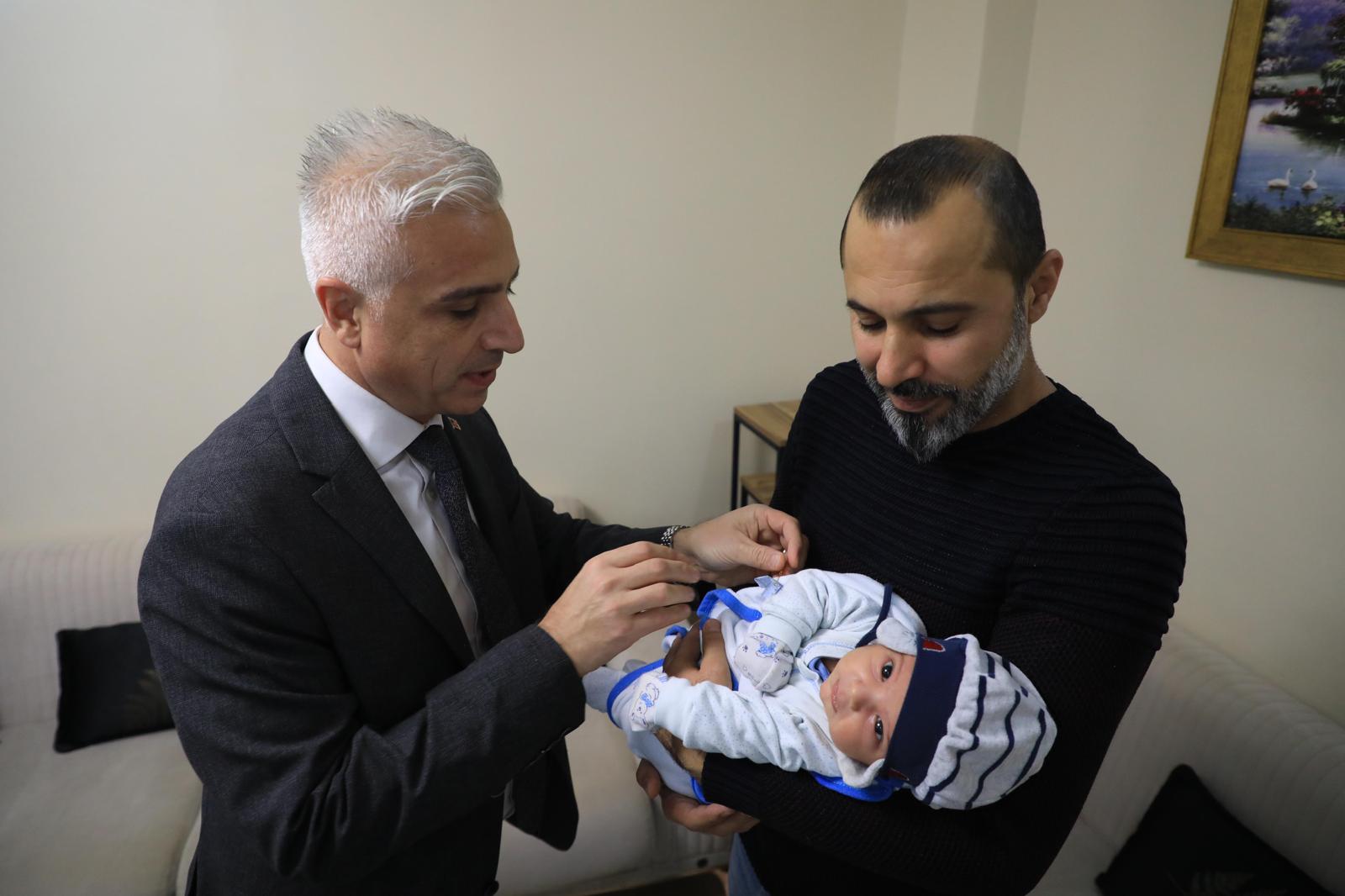 İETT’DEN METROBÜS BEBEĞİNE ZİYARET