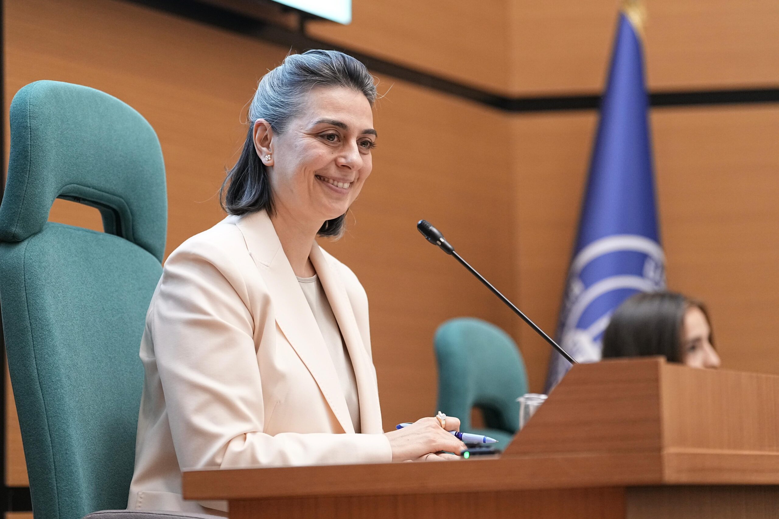 ÜSKÜDAR NİSAN AYI MECLİSİNDE TEZAHÜRAT TARTIŞMASI: Sinem Dedetaş’TAN ‘SAYGI’ VURGUSU