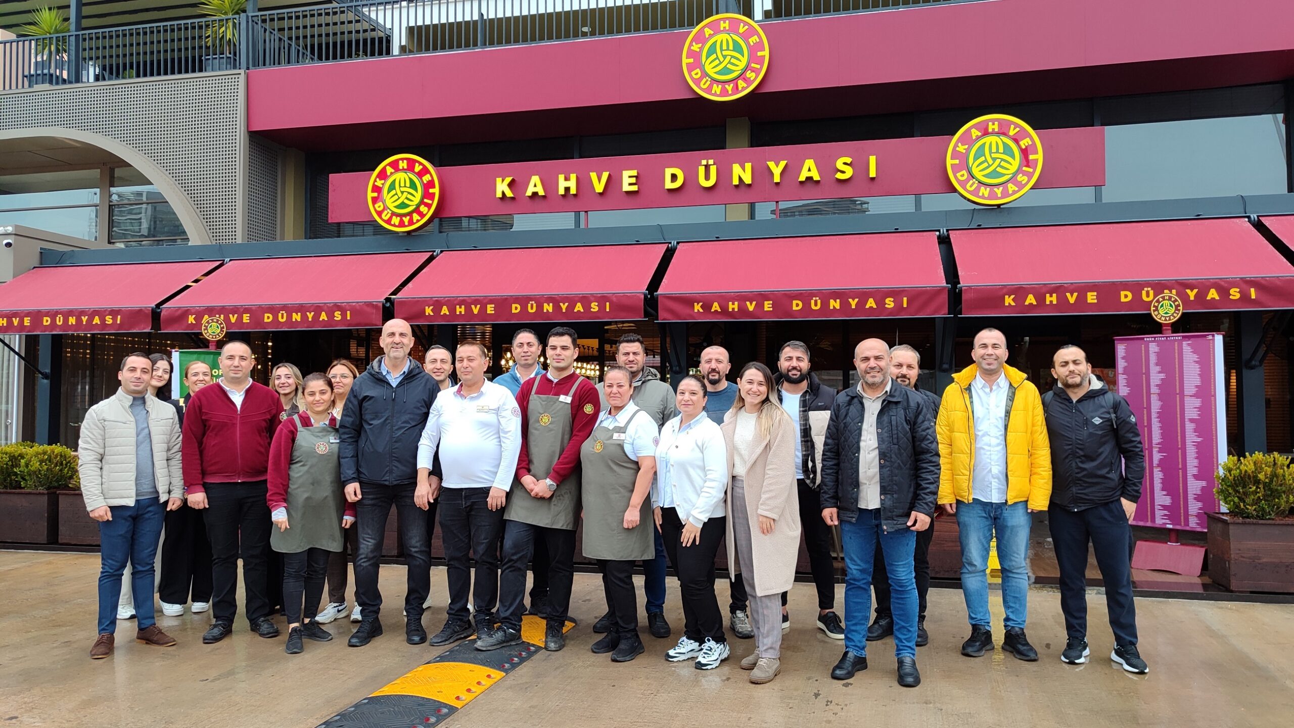 Kahve Dünyası Mersin Gökyaka’da Yeni Mağazasını Açtı: Lezzet Dolu Bir Deneyim Başlıyor