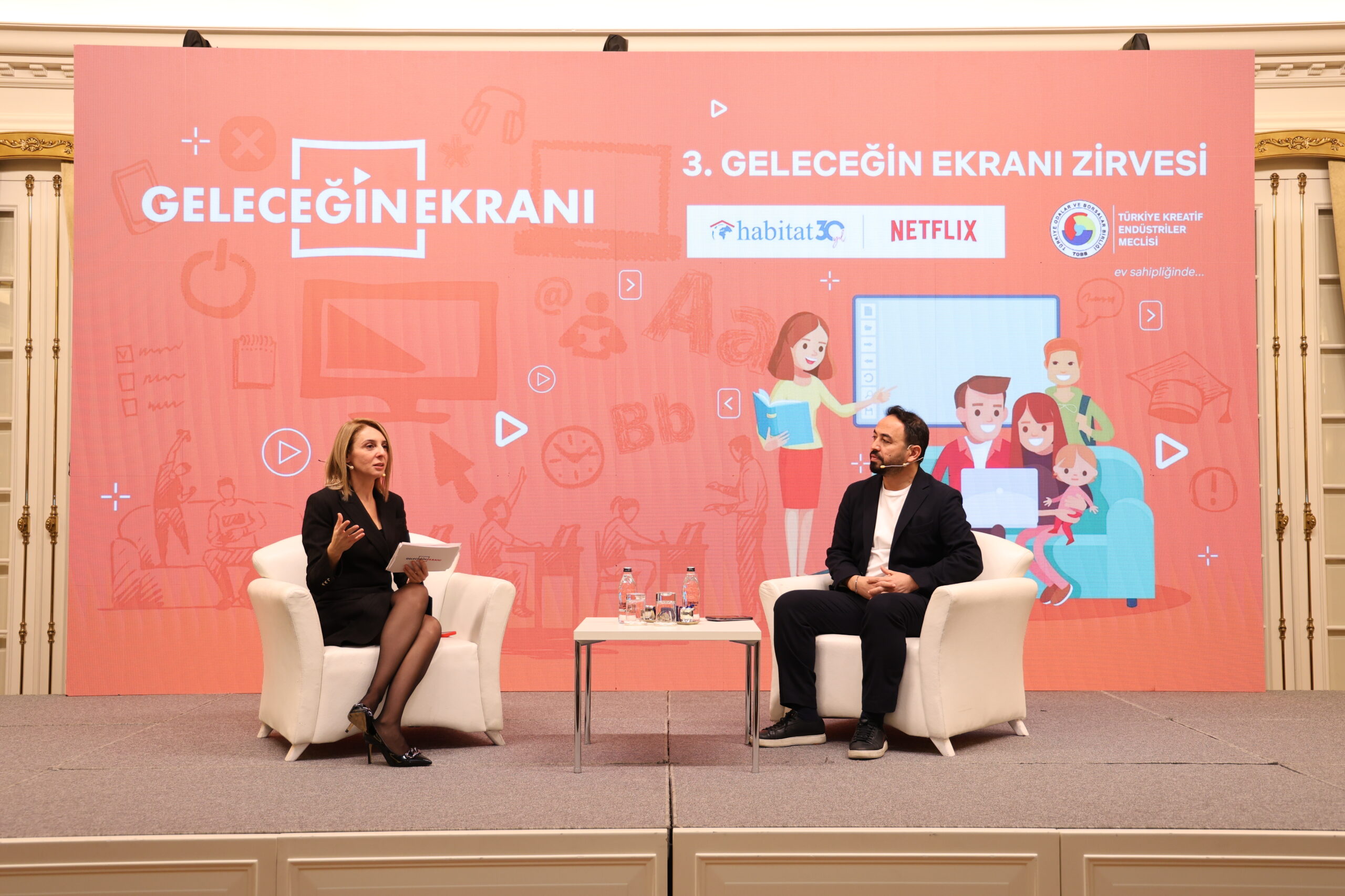 Geleceğin Ekranı’ Zirvesi Ankara’da Gerçekleşti: Dijital Okuryazarlık ve Aile-Çocuk İlişkisi Konuşuldu