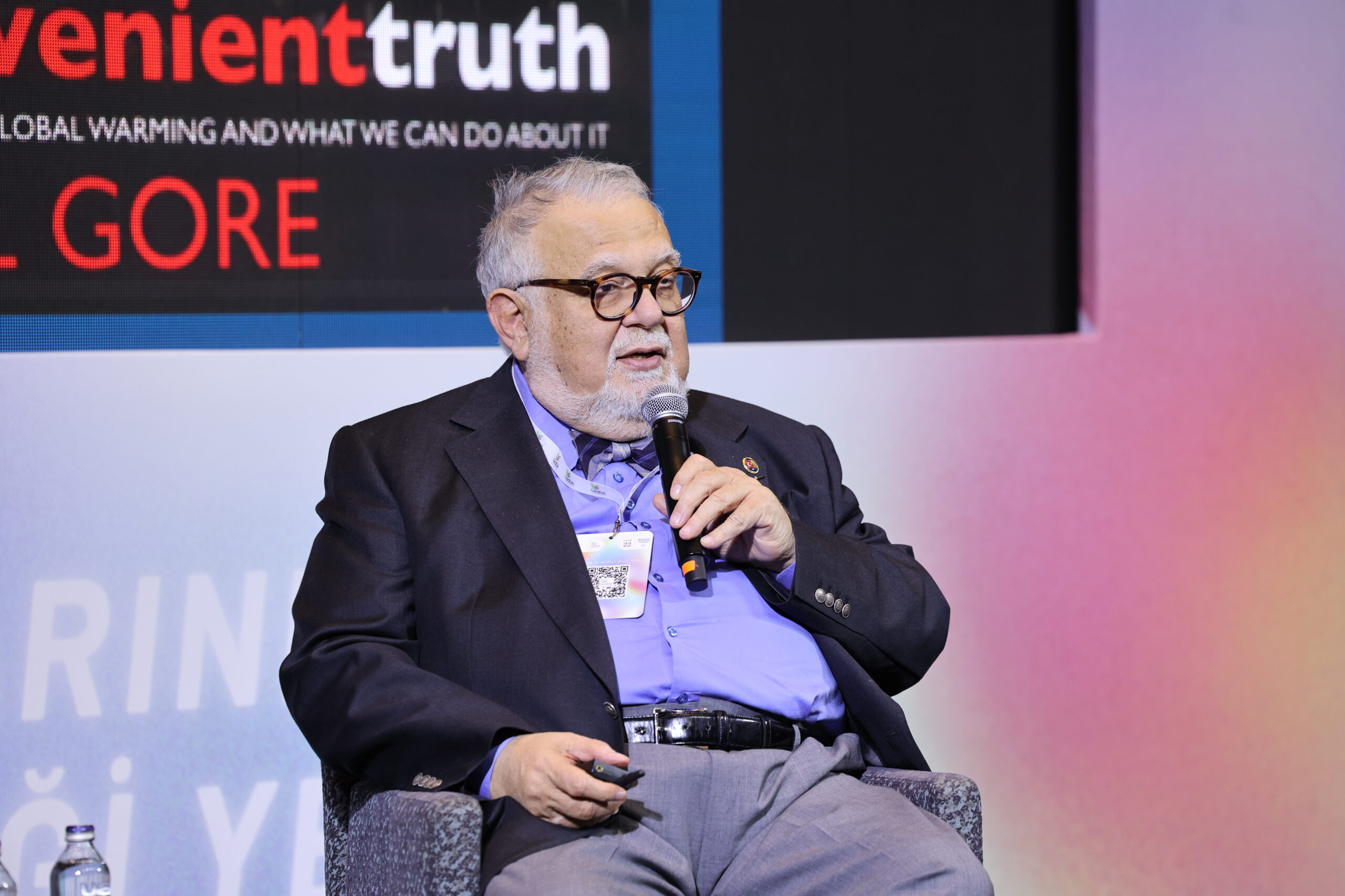 Prof. Dr. Celal Şengör, Uluslararası Yeşil Binalar ve Şehirler Zirvesi’nde konuştu  Geçmişi öğrenmeden iklim değişimi ile baş edemeyiz