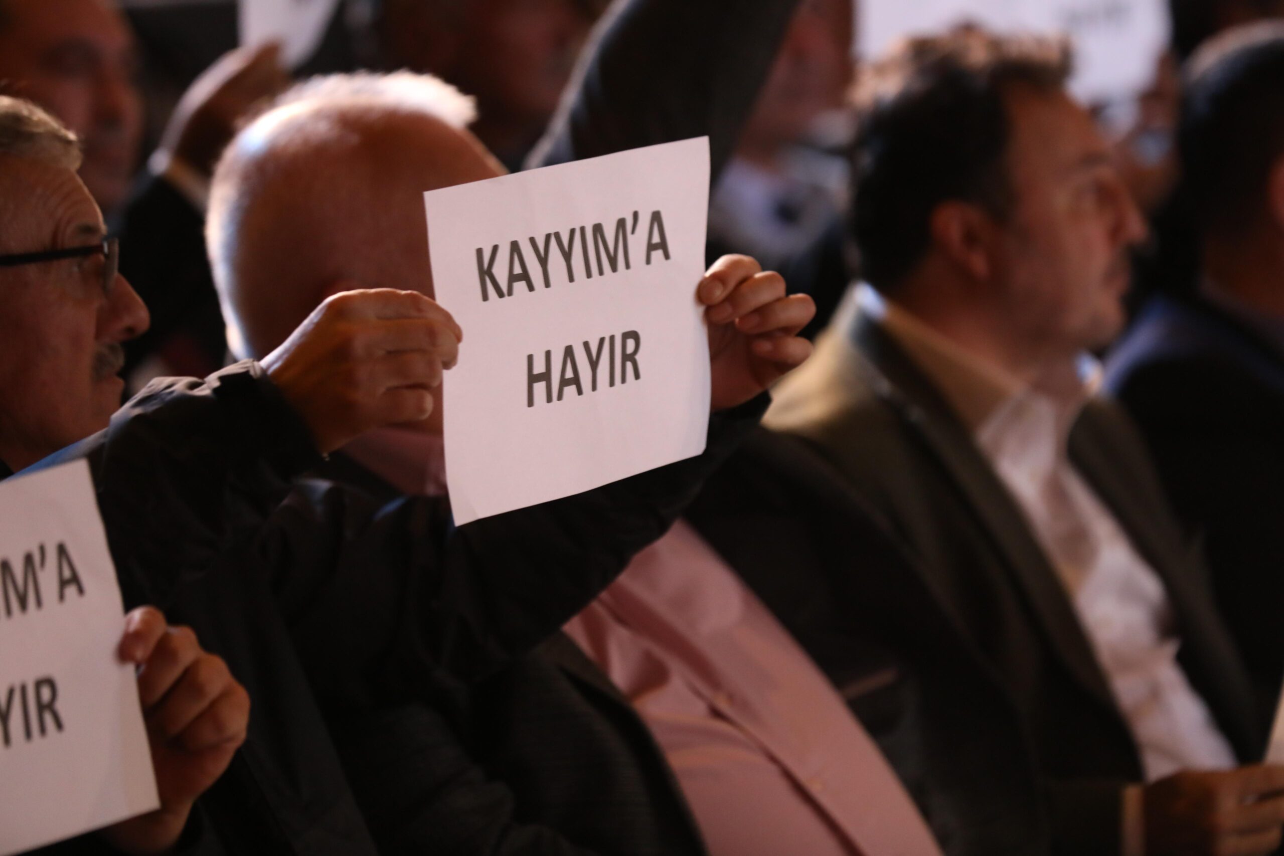 Gemlik Belediye Meclisi’nde Kayyum Protestosu ve Kentsel Dönüşüm Tartışmaları