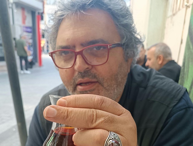 Ekonomist Turhan Bal: “Türkiye’de Gençlerin Yurt Dışına Göç Eğilimi, Teknolojik Kayıplar ve Ülke Ekonomisi İçin Ciddi Tehditler Oluşturuyor