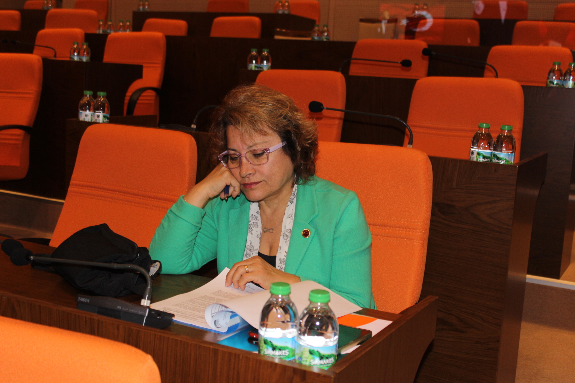 Çekmeköy Belediyesi Meclis Toplantısında Gergin Anlar: CHP’li Saadet Çertez’den Toplumsal Cinsiyet Eşitsizliği Eleştirisi