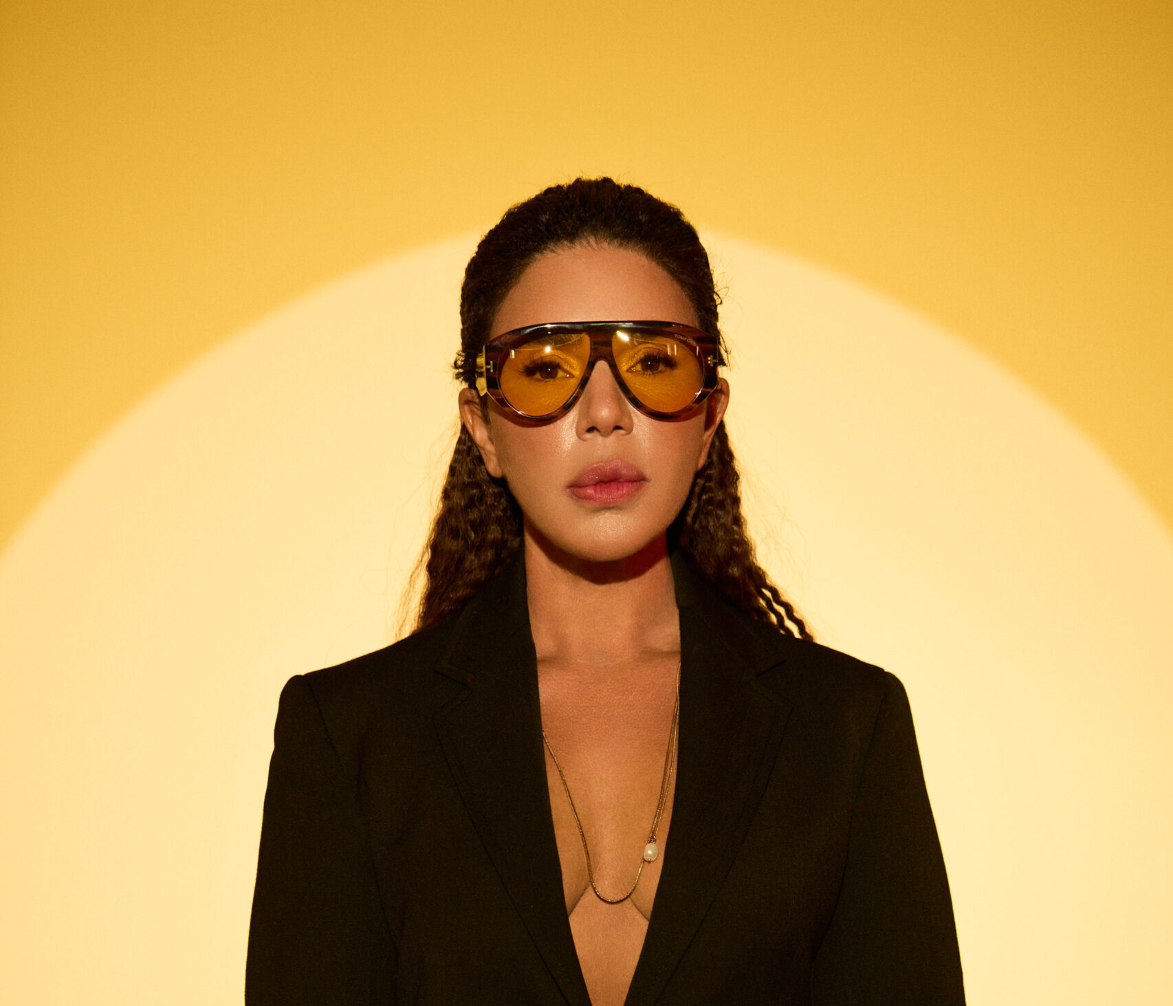 Hababam Sınıfı’nın yazarı ünlü senarist yazar Umur Bugay’ın  yazar kızı Zeynep Bugay, “PİA” Adıyla Yeni Bir Döneme Adım Atıyor!