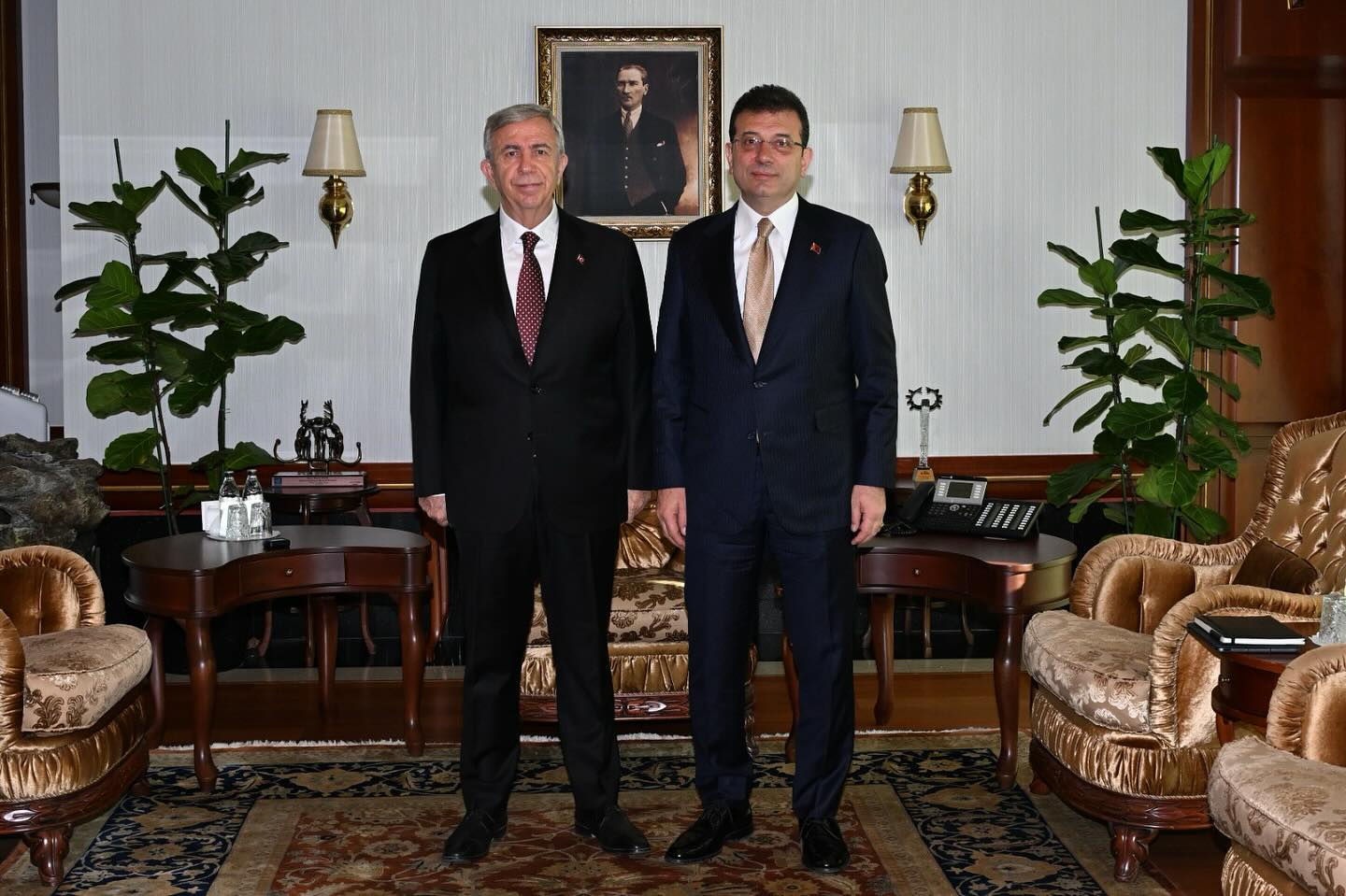 Mansur Yavaş ve Ekrem İmamoğlu, Bir Araya Gelerek Dertleşti