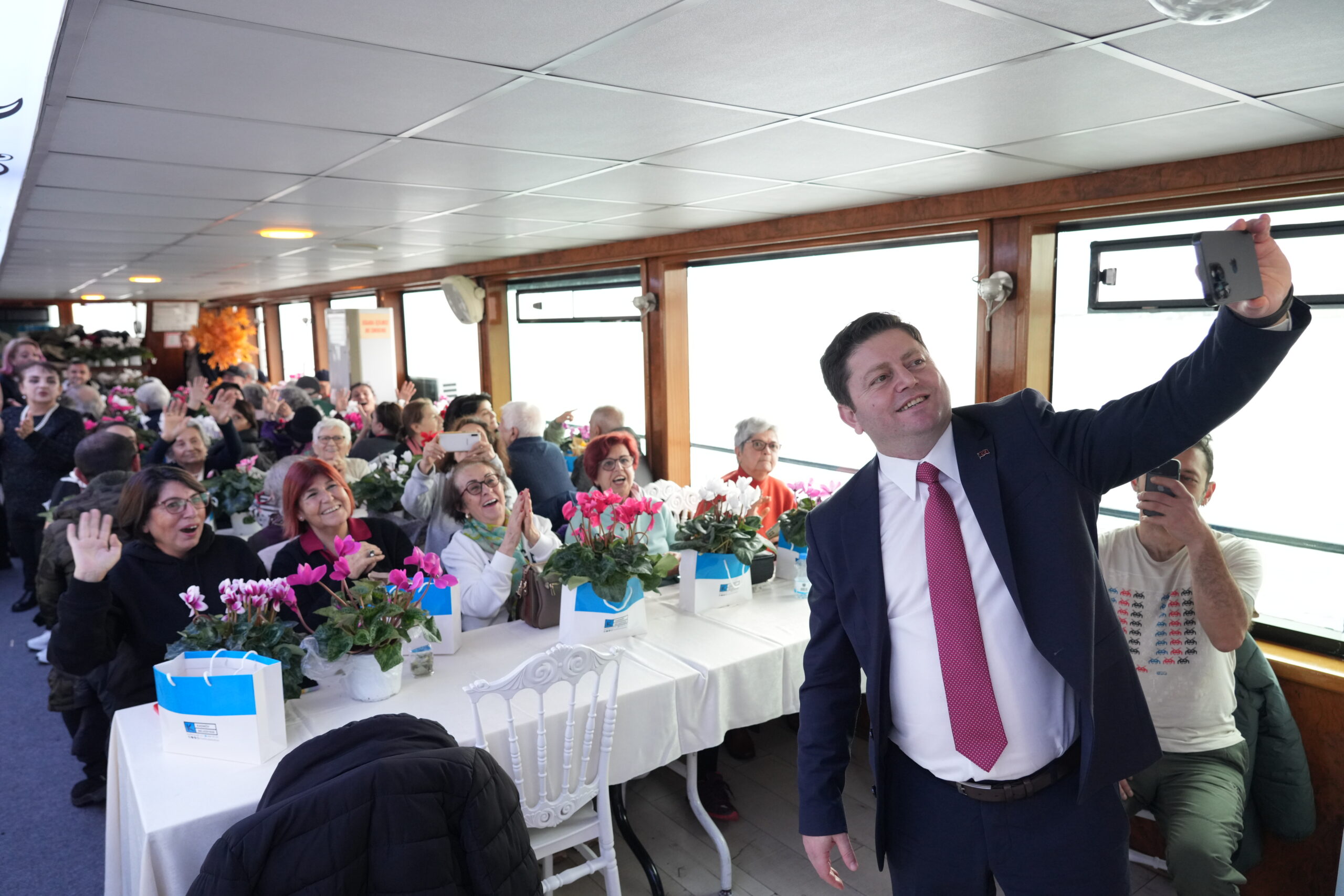 KADIKÖY HUZUR VAPURU, İLK SEFERİNİ YAPTI