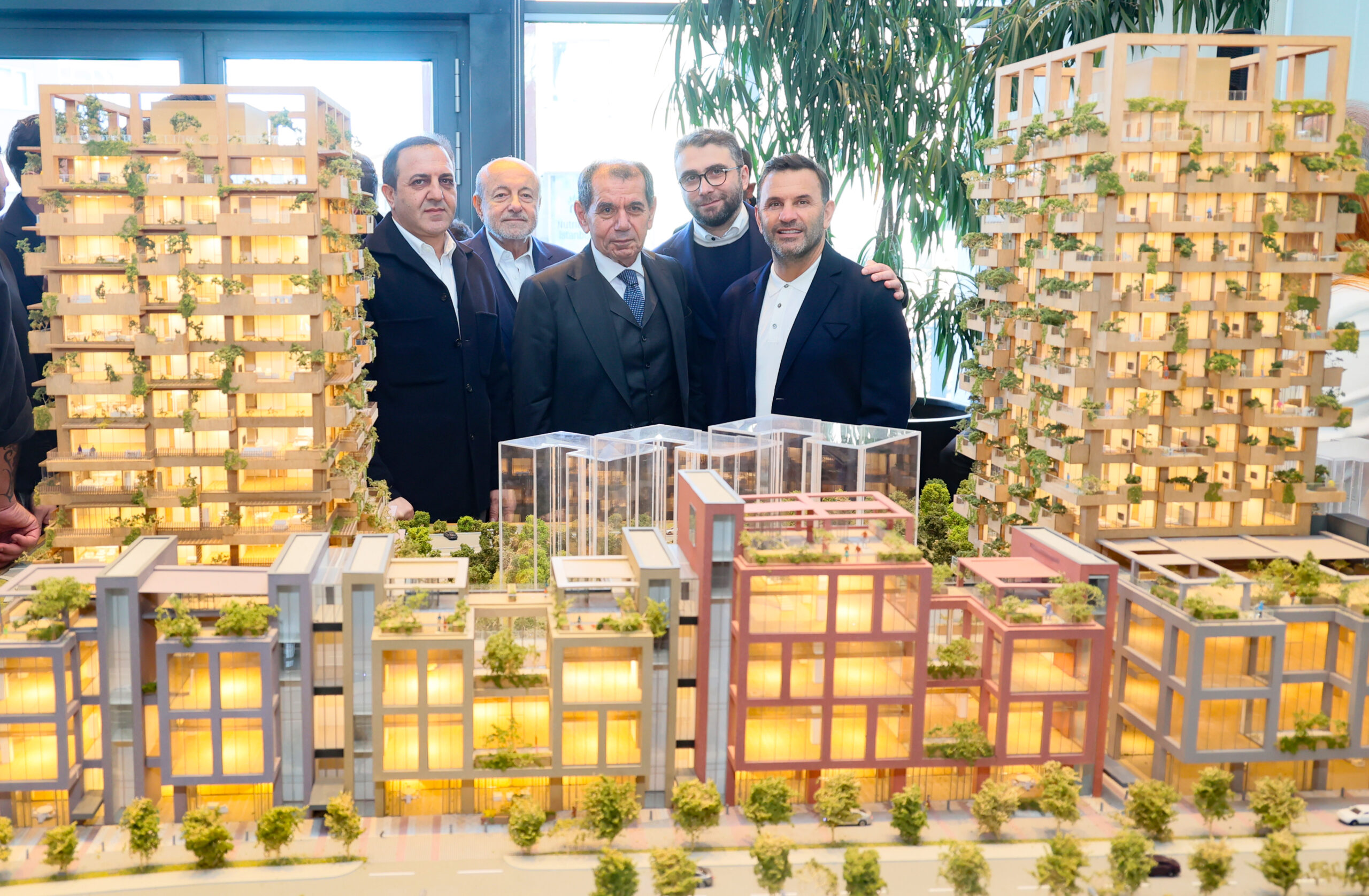 NEXT LEVEL İSTANBUL  GALATASARAYLI FUTBOLCULARI AĞIRLADI