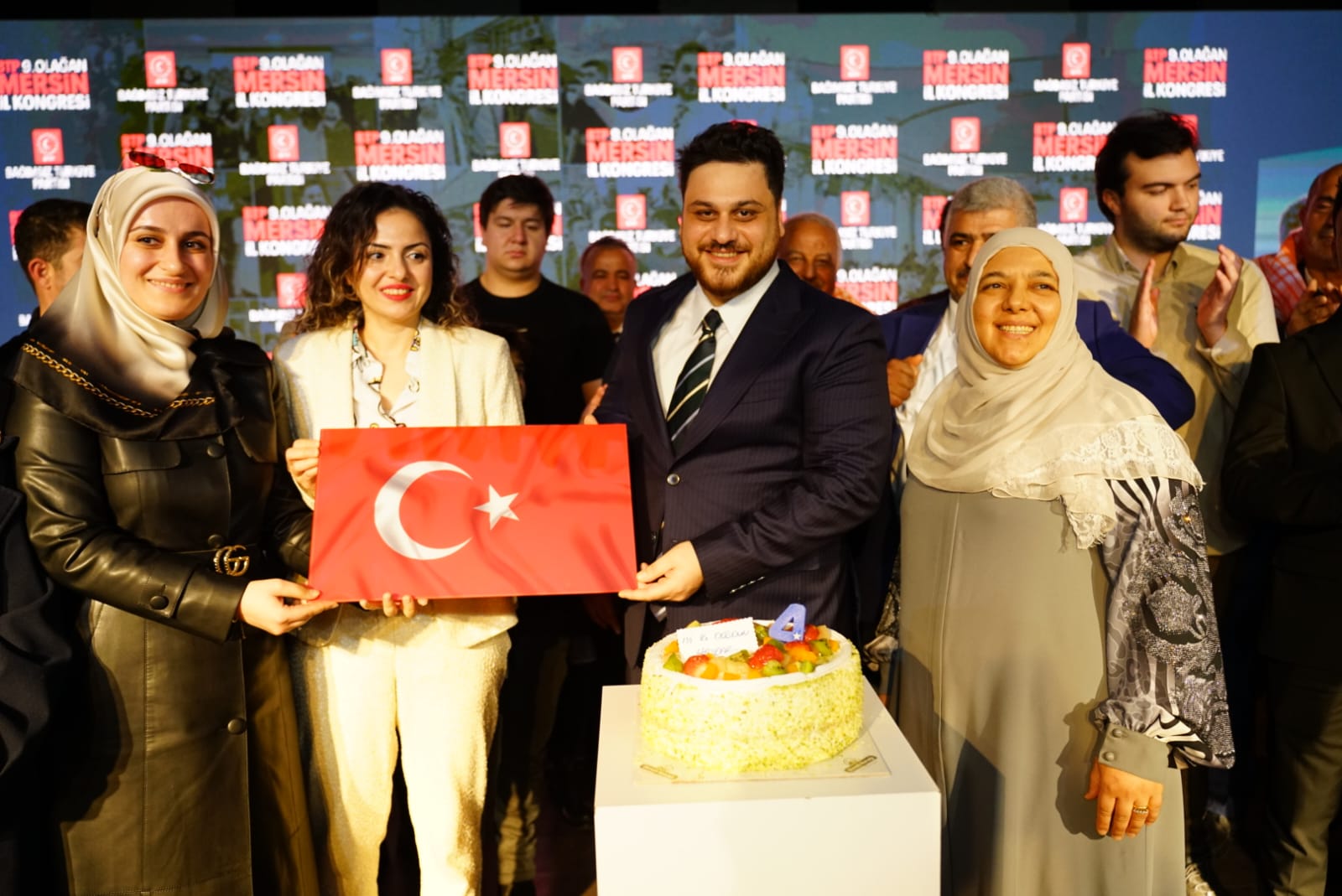 Hüseyin Baş’tan Ak Parti İktidarına Sert Tepki, Emevi Camii’nden Washington’a Secde!”