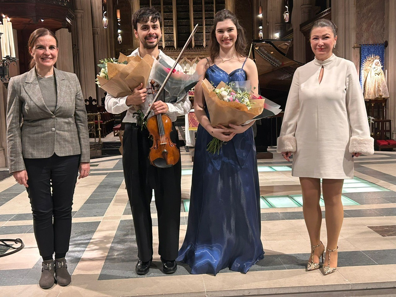 İlyun Bürkev ve Emre Engin Türkan Saylan anısına Londra’da konser gerçekleştirdi