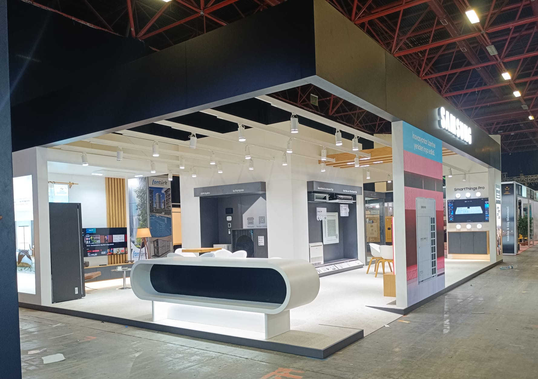 Samsung inovatif çözümleriyle HotelTech Antalya Fuarı’na katıldı