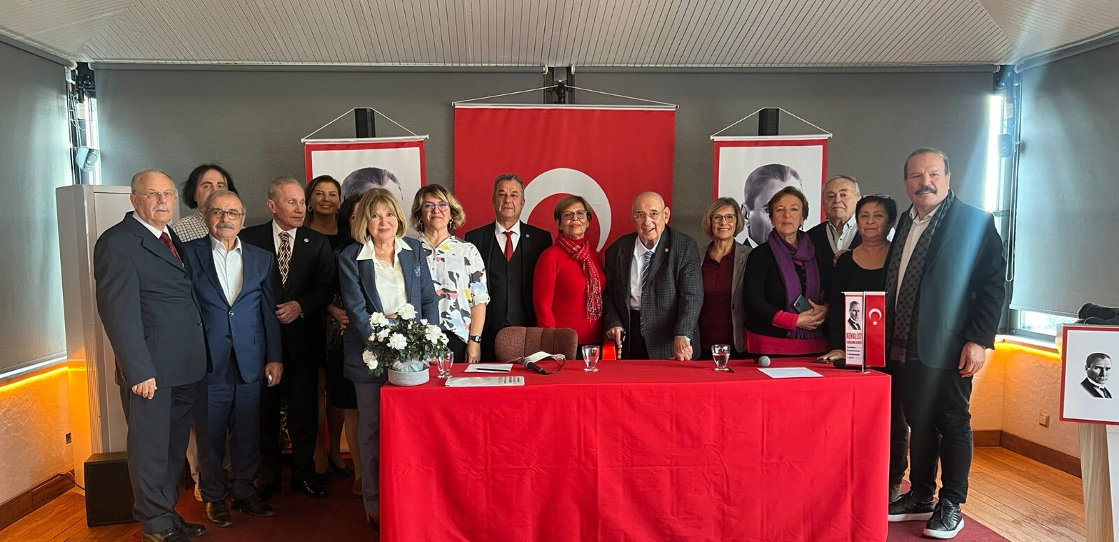 KEMALİST AYDINLANMA DERNEĞİ İLK PANELİNİ GELİBOLU’DA GERÇEKLEŞTİRDİ: “ERDOĞAN YENİ ANAYASA İLE SALTANAT REKORUNU KIRMAK İSTİYOR”