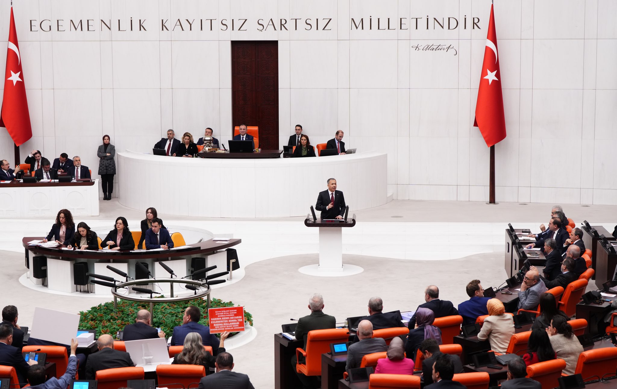 Kadın Dayanışma Komiteleri'nden İçişleri Bakanlığı'na Sert Tepki: "Ölen Her Kadın İçin İki Elimiz Yakanızda!"