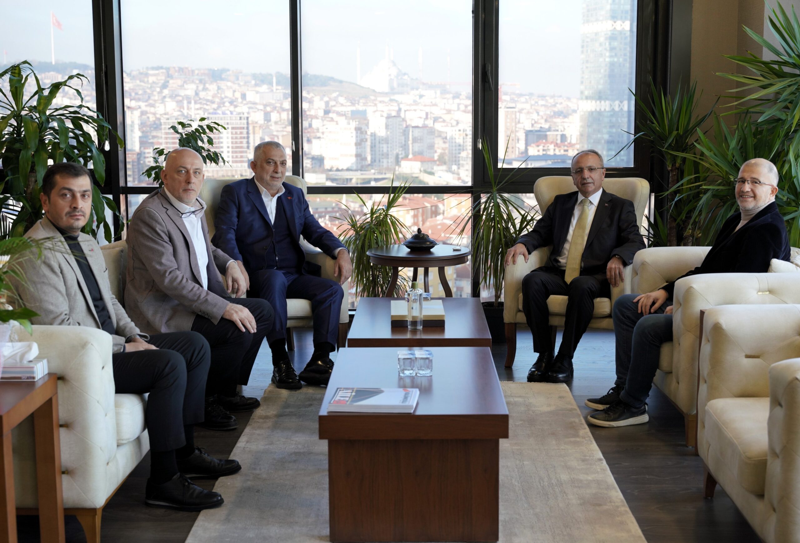 Ümraniye Kaymakamı Yüksel Çelik’i Metin Külünk ve Yönetimi Ziyaret Etti