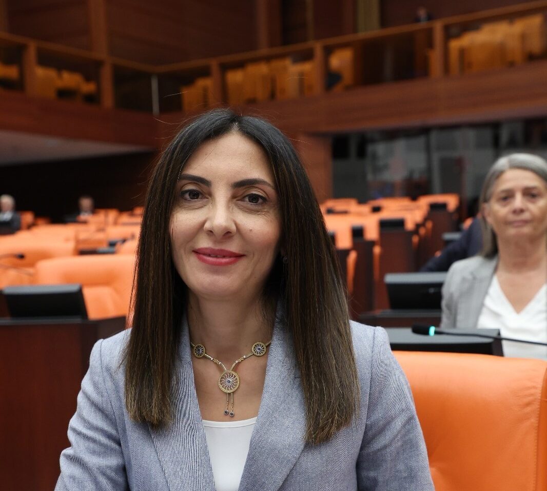 CHP Bursa Milletvekili Nurhayat Altaca Kayışoğlu, Bursa’da Yatırım Çıkmazı: Projeler Rafta, Umutlar Gelecekte!