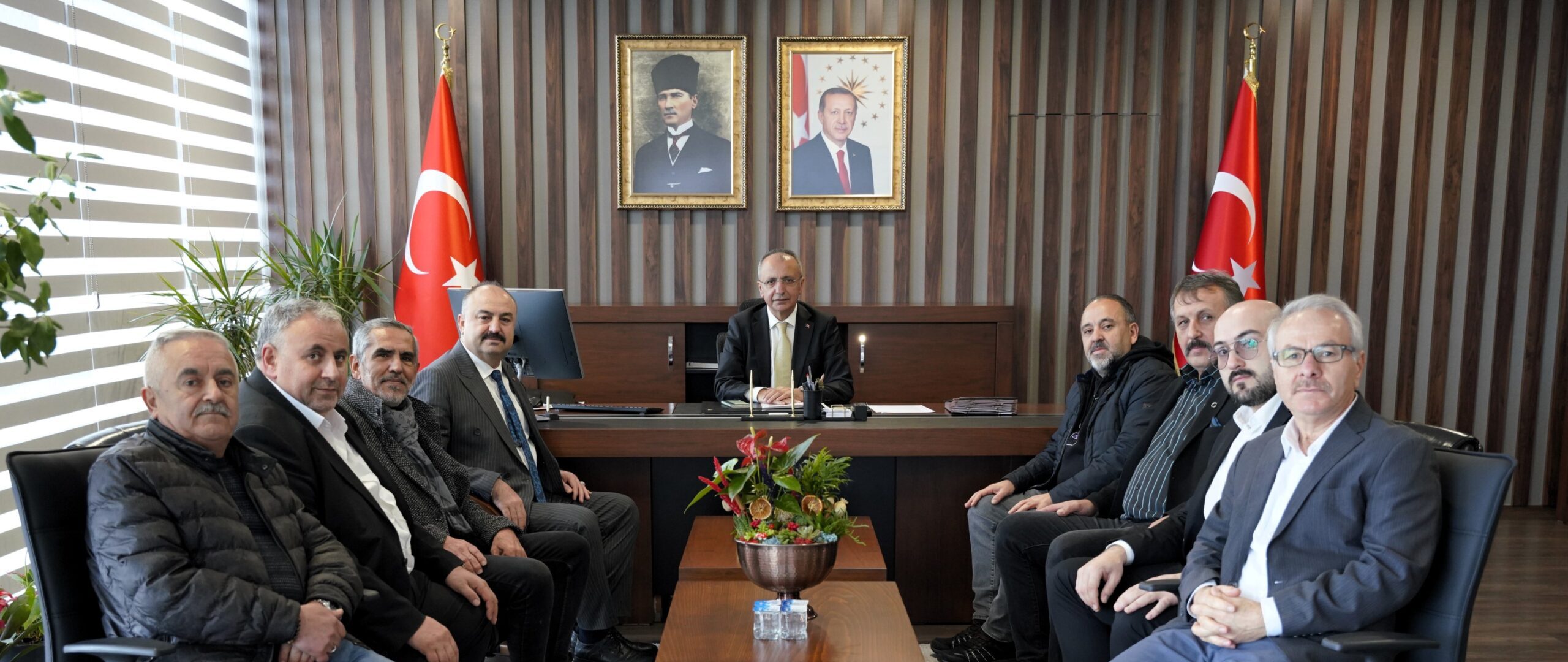 Ümraniye Esnaf Sanatkarlar Odası Başkanı Mehmet Özdil ve Yönetimi, Kaymakam Yüksel Çelik’e Hayırlı Olsun Ziyaretinde Bulundu