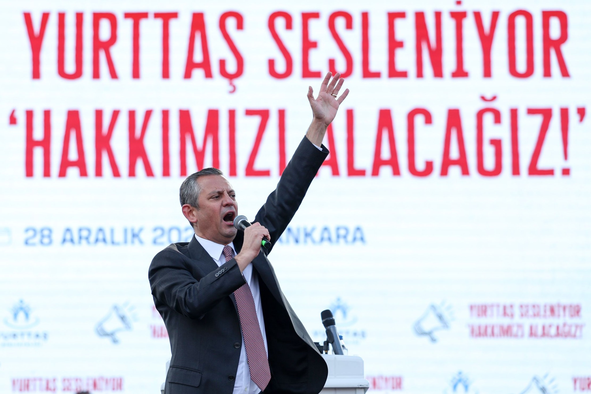 Özgür Özel'den Hükümete ve AB'ye Sert Eleştiriler: "Demokratikleşme Şart, Türkiye Göçmen Deposu Değil"